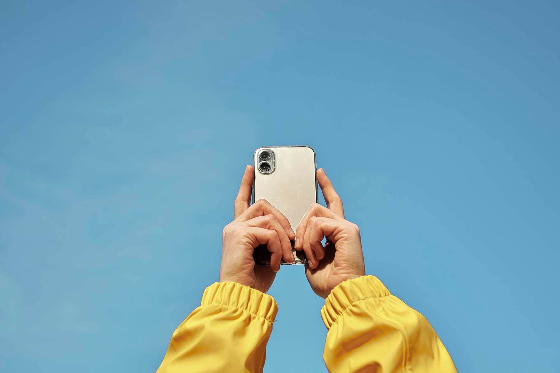 Смартфон в руках