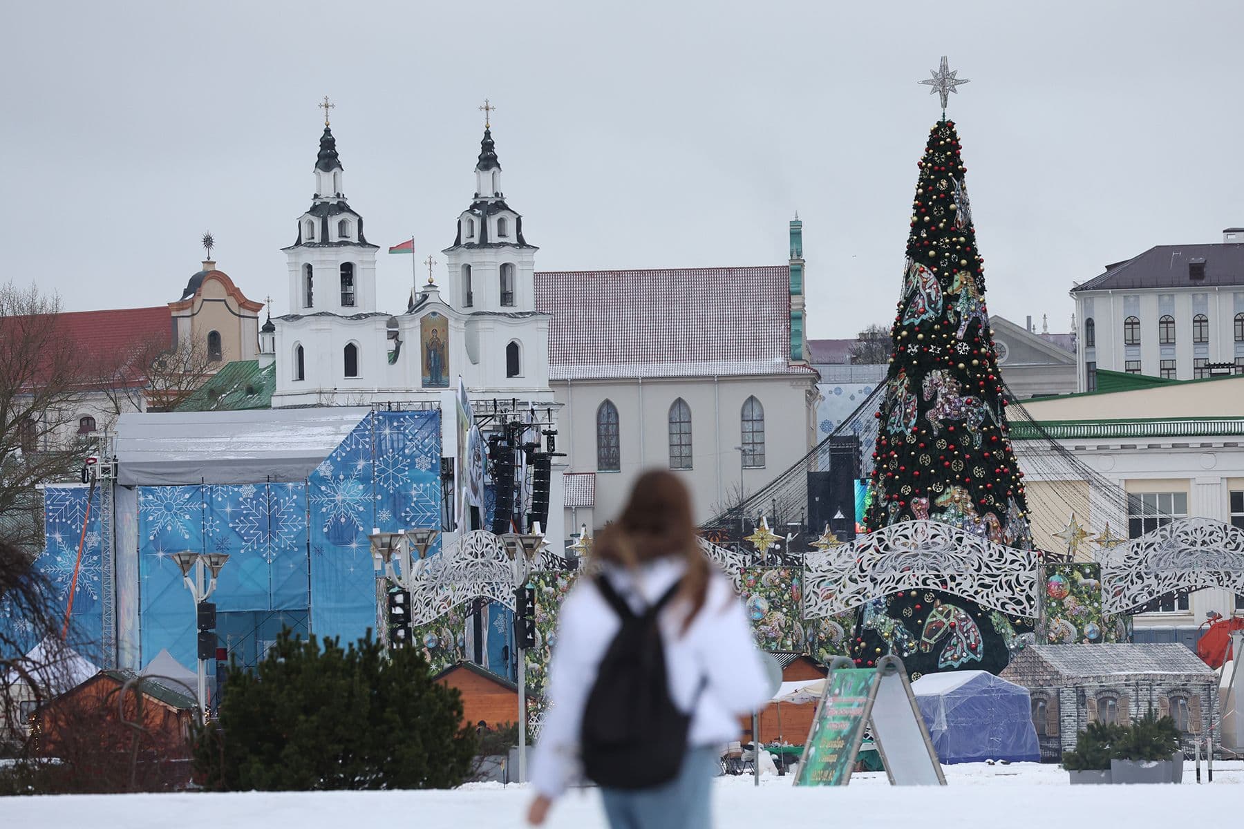 Елка у Дворца спорта