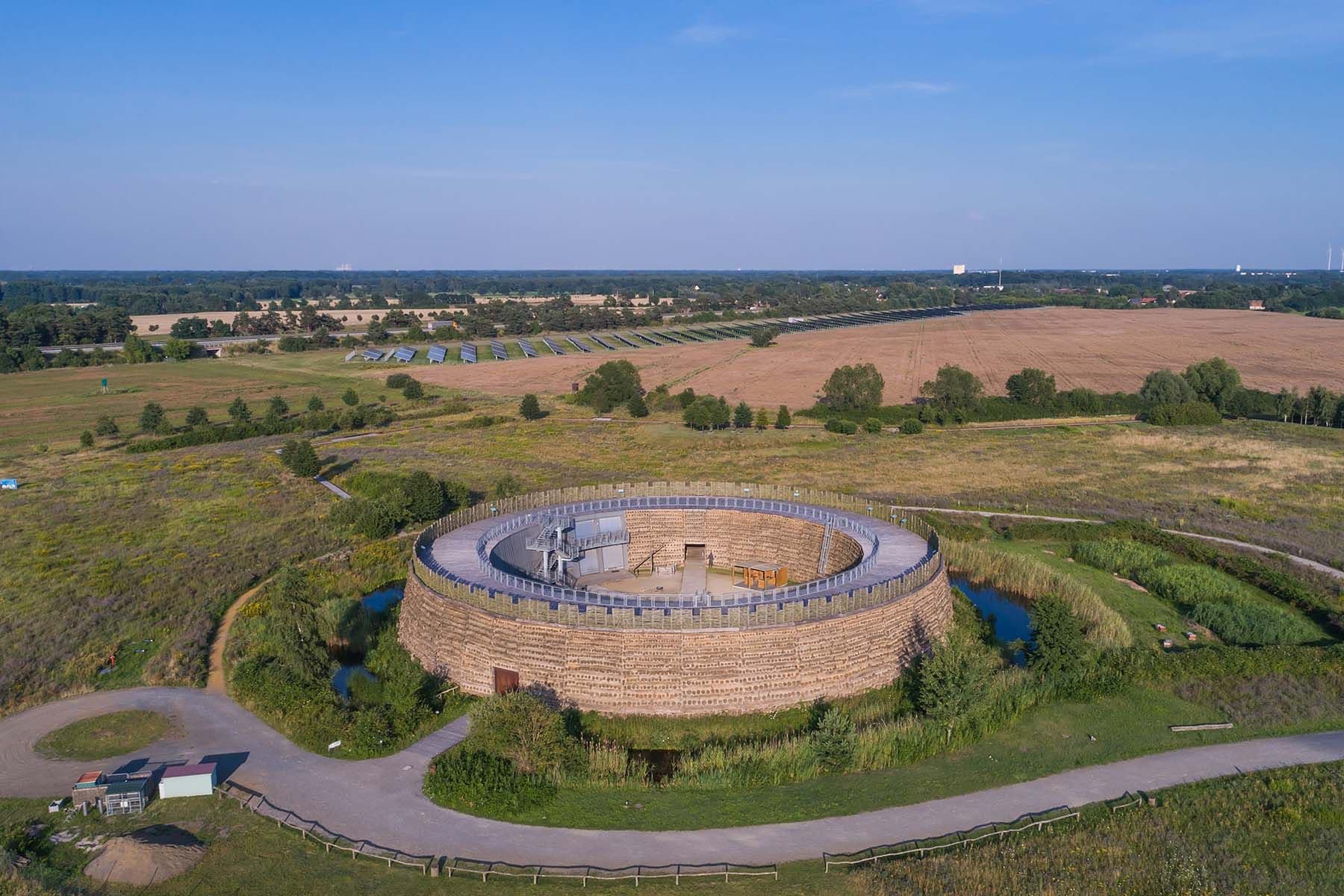 Реконструкция славянской крепости IX-X веков. © A.Savin, Wikipedia