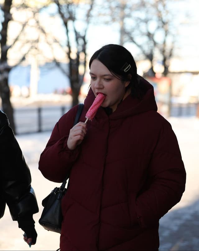 Люди на улицах города