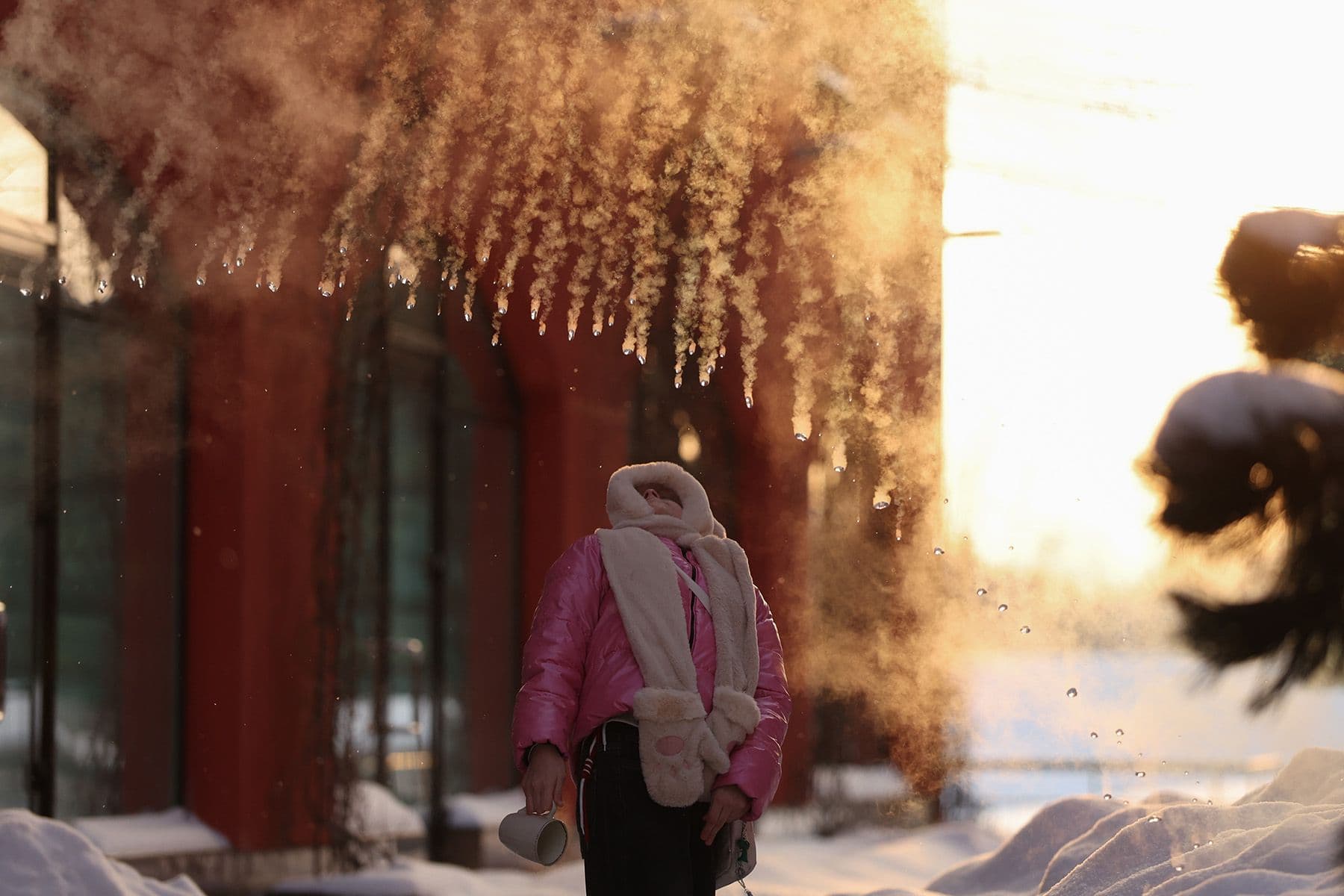 Опыты со льдом в морозную погоду. © Павел Орловский, Times.by