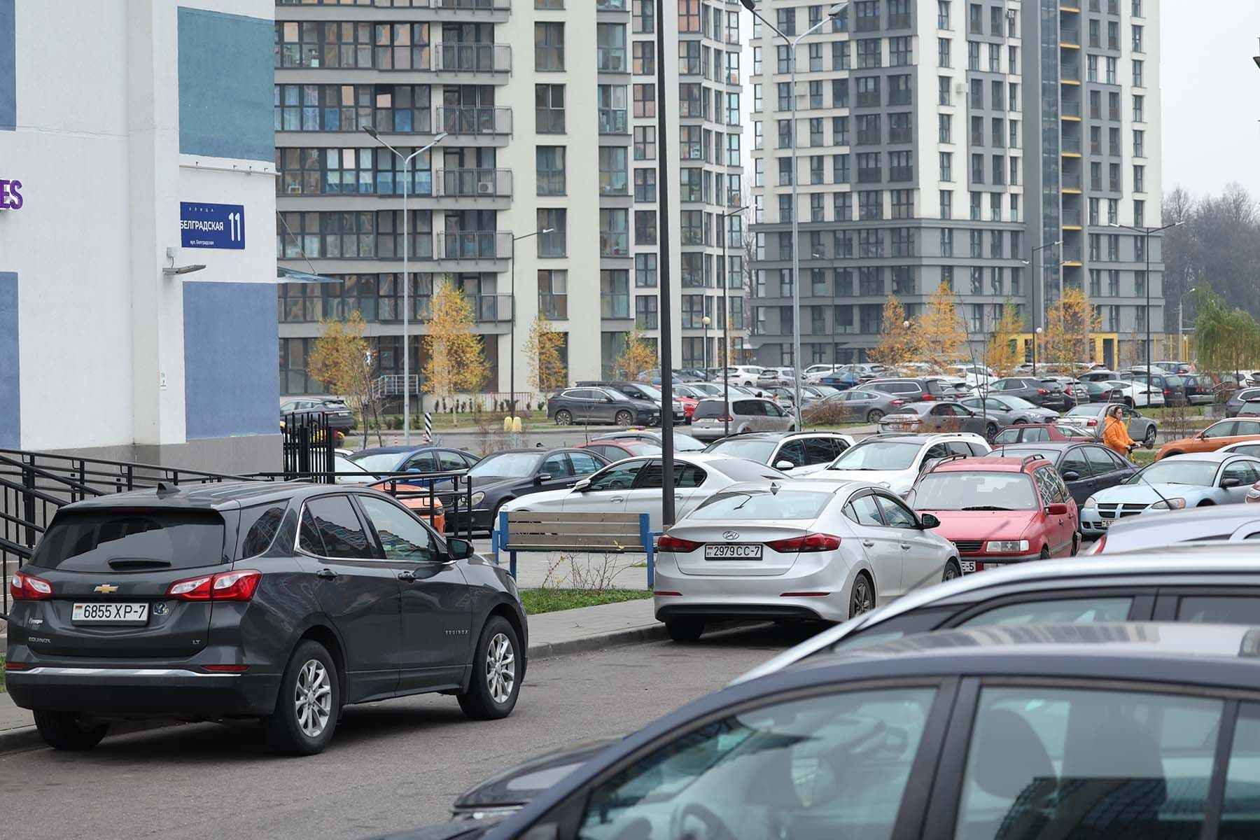 Машина в городе