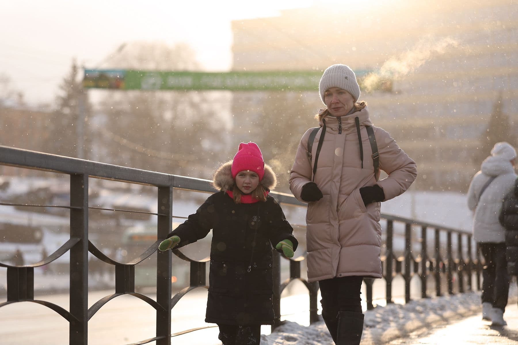 Женщина с дочерью