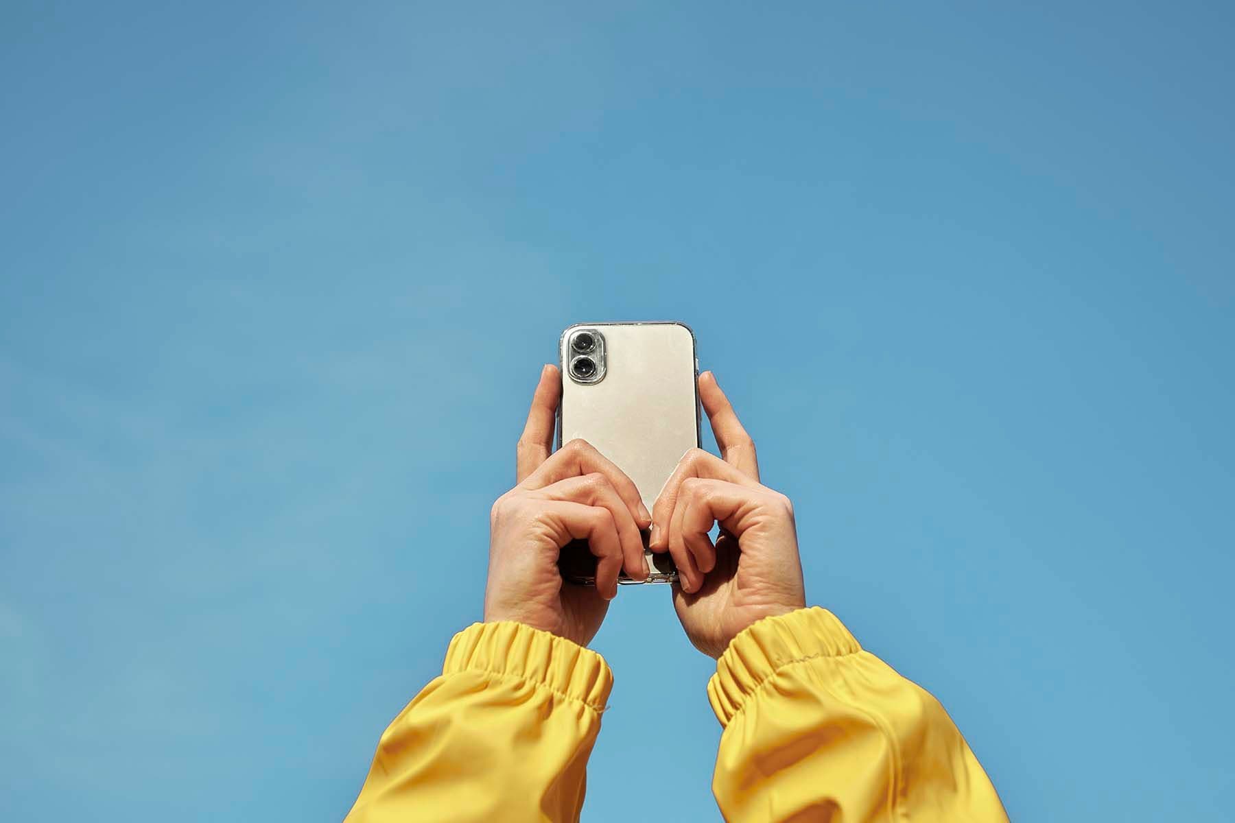 Смартфон в руках