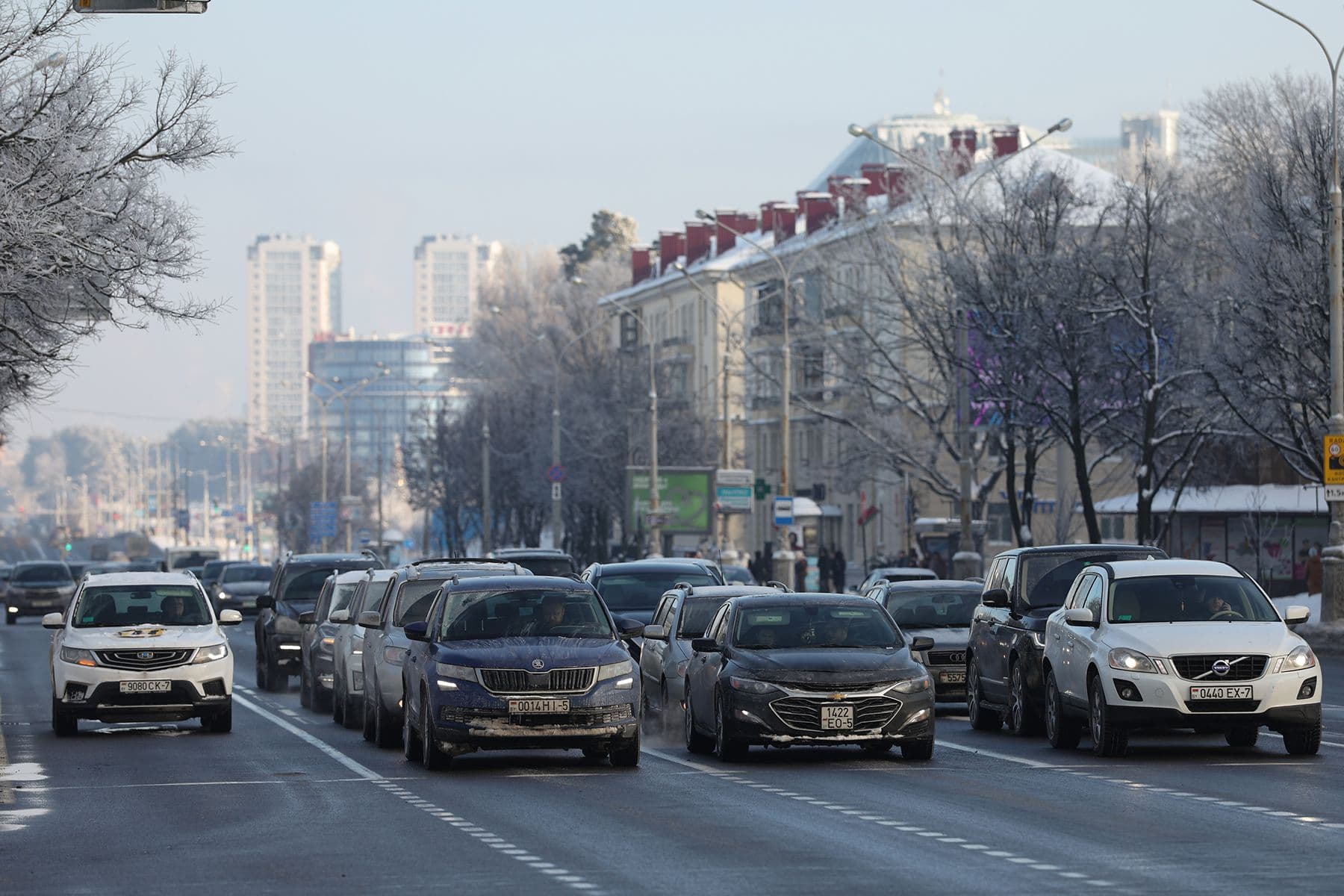 машины в городе