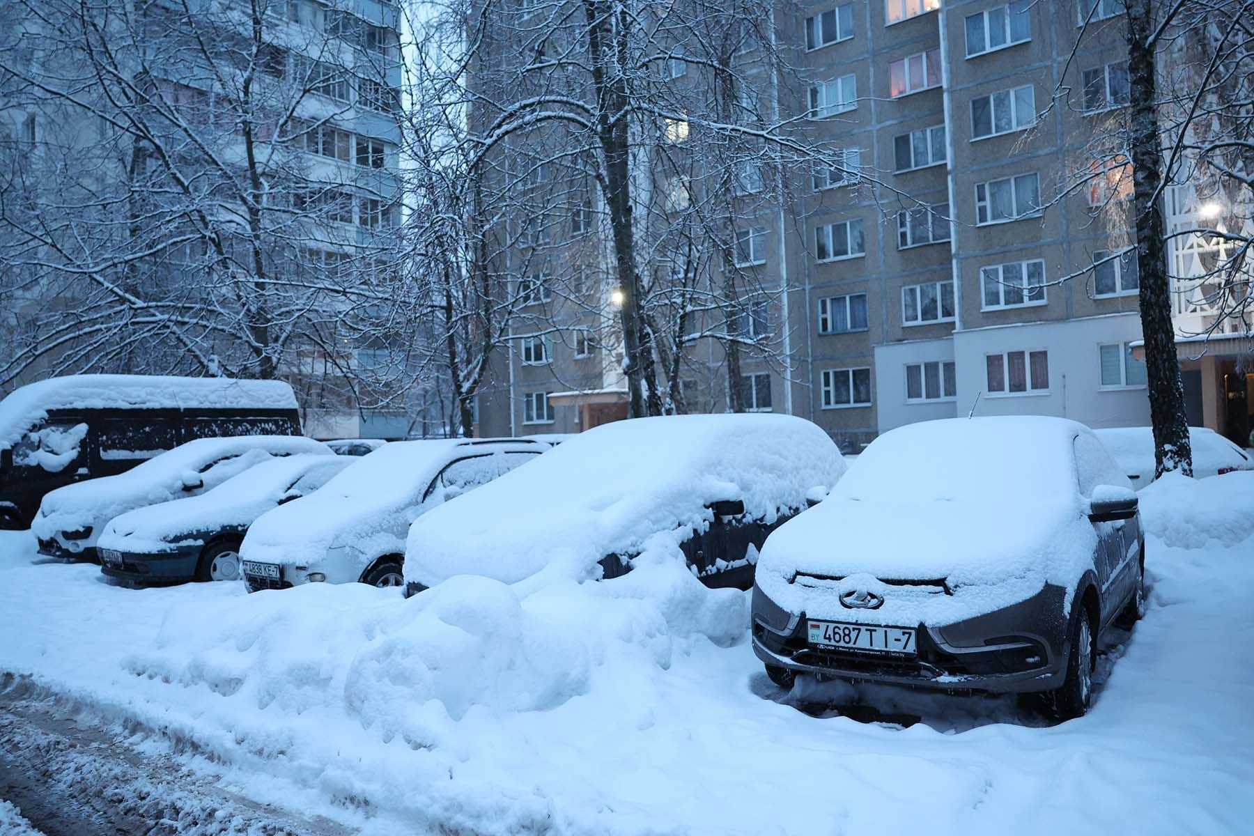 Парковка в минском дворе. © Павел Орловский, Times.by