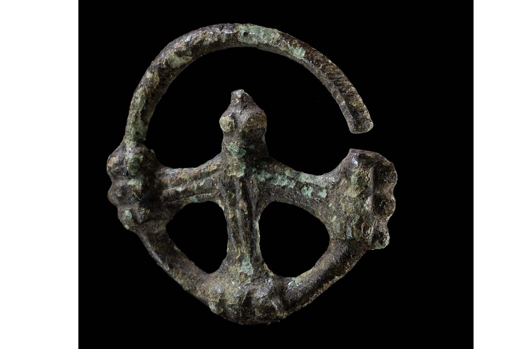 Бронзовый крест, обнаруженный в западном Бранденбурге. © Министерство науки, исследований и культуры Бранденбурга