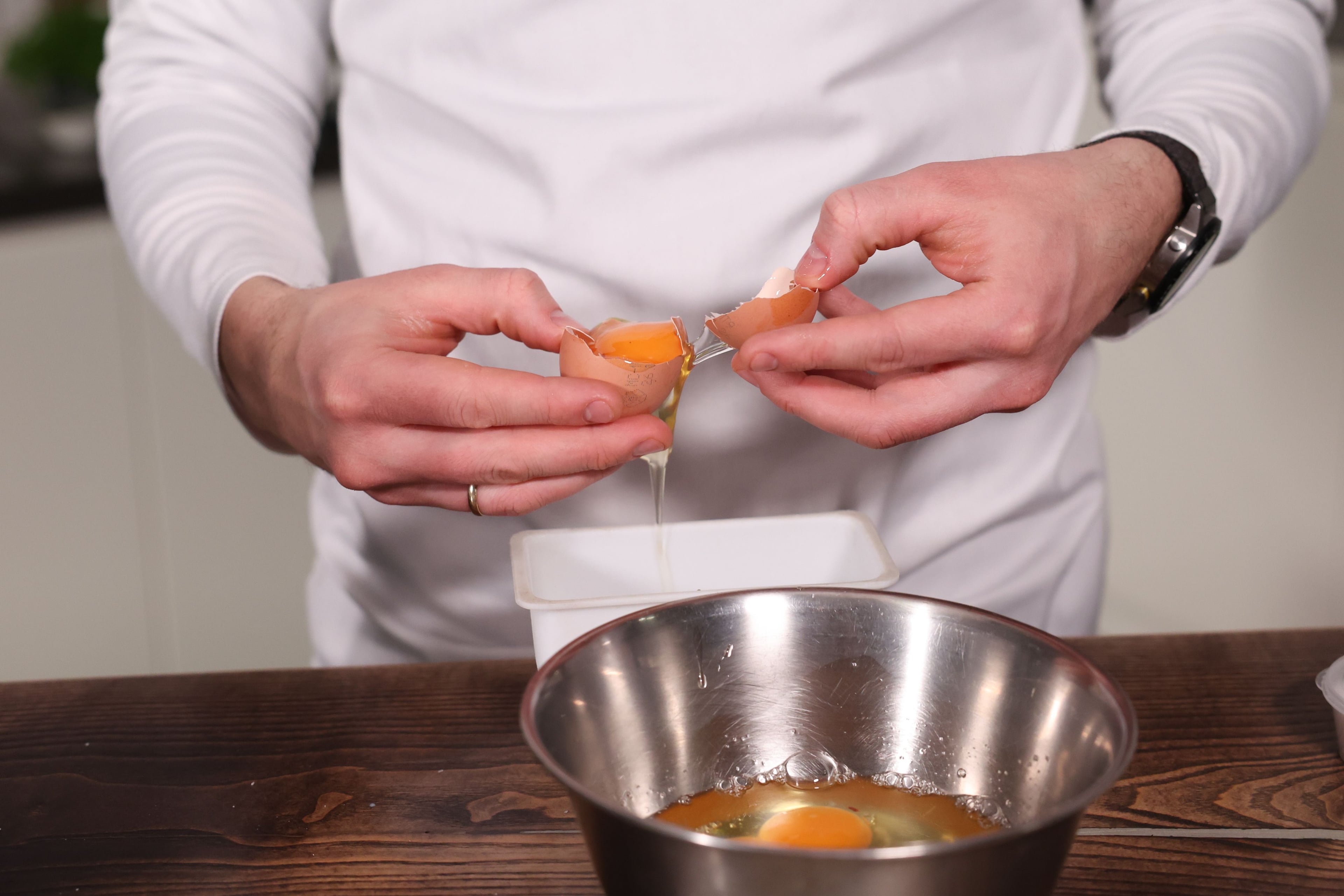 Отделение желтков от белков