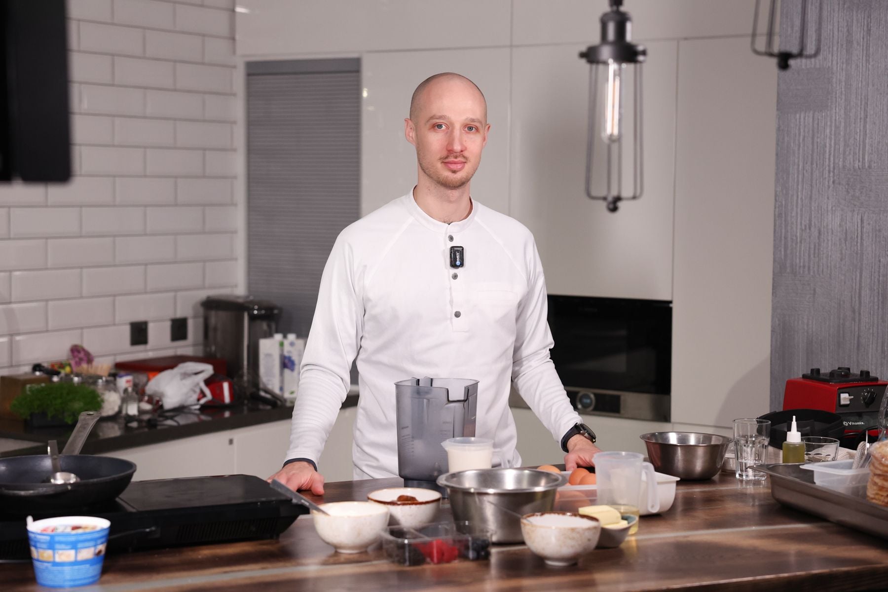 Николай Герасимов готовит блины