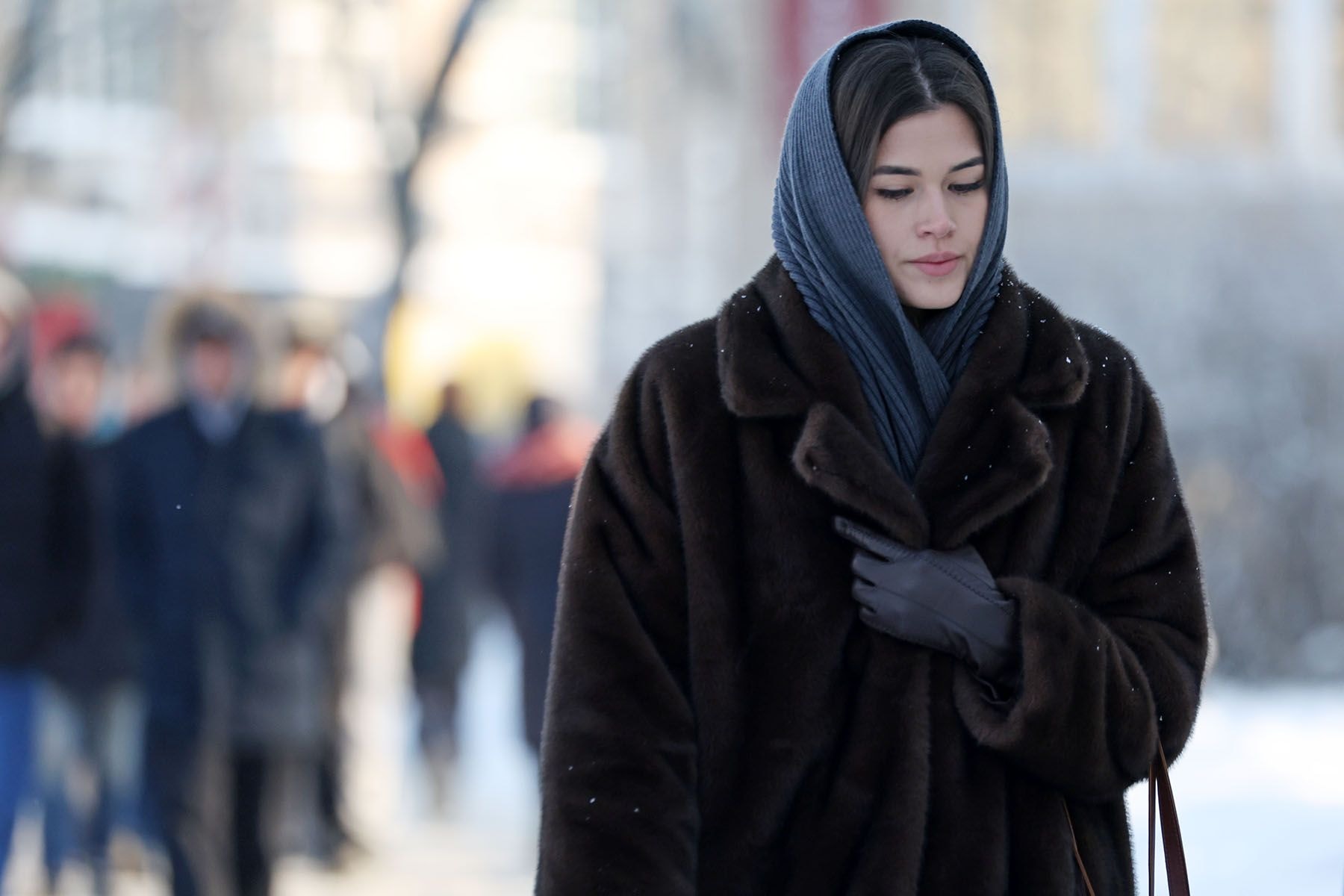 Девушка в зимней одежде