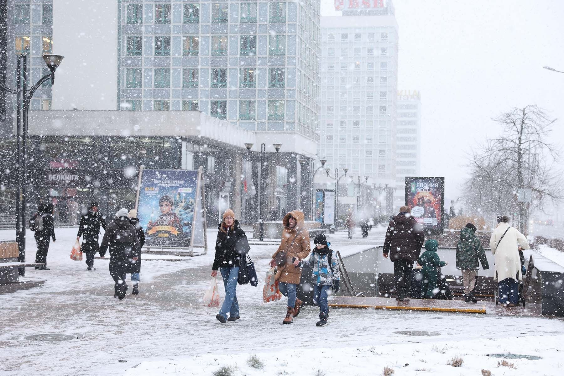 Минчане на улице города