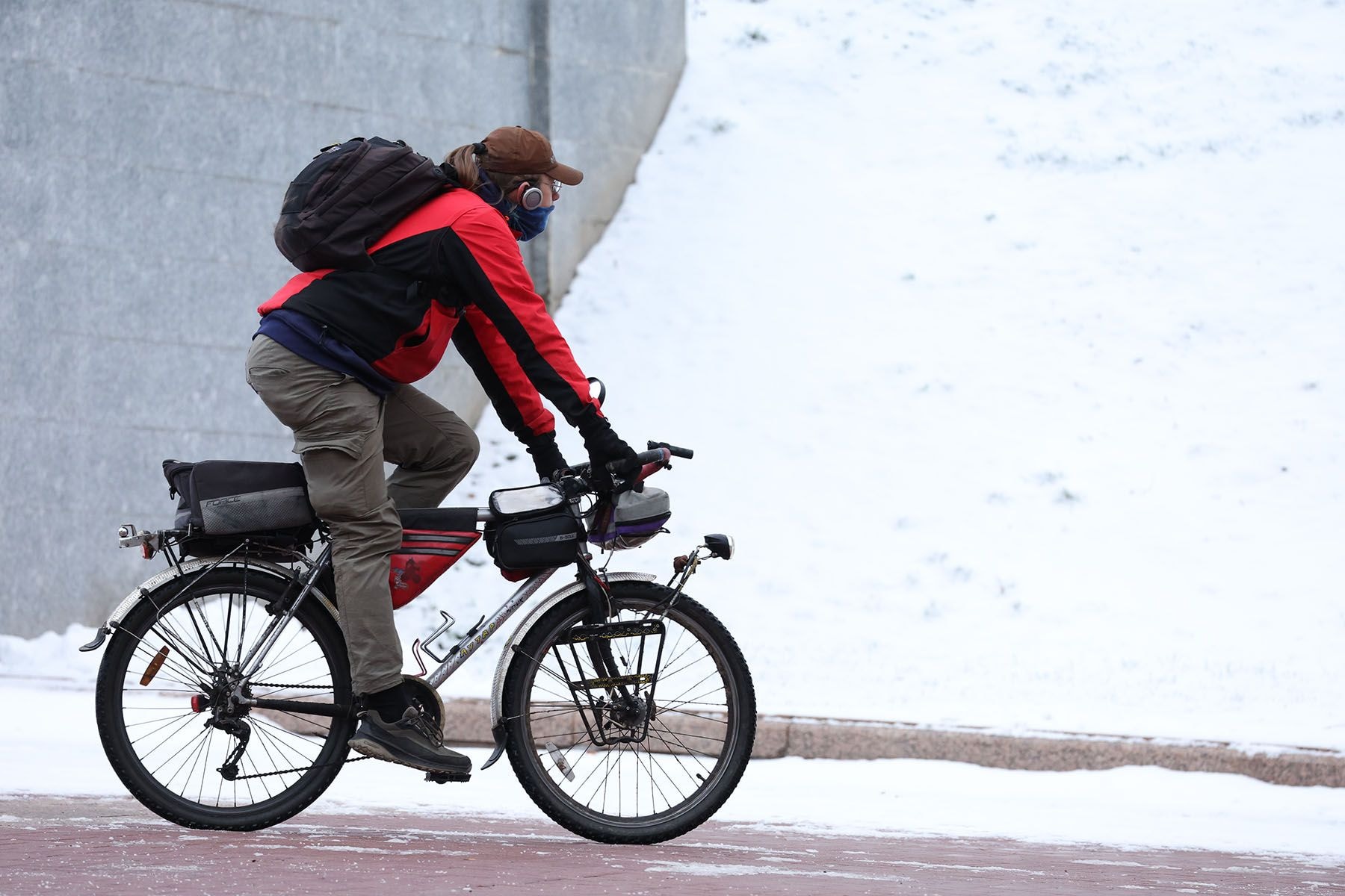 Мужчина на велосипеде