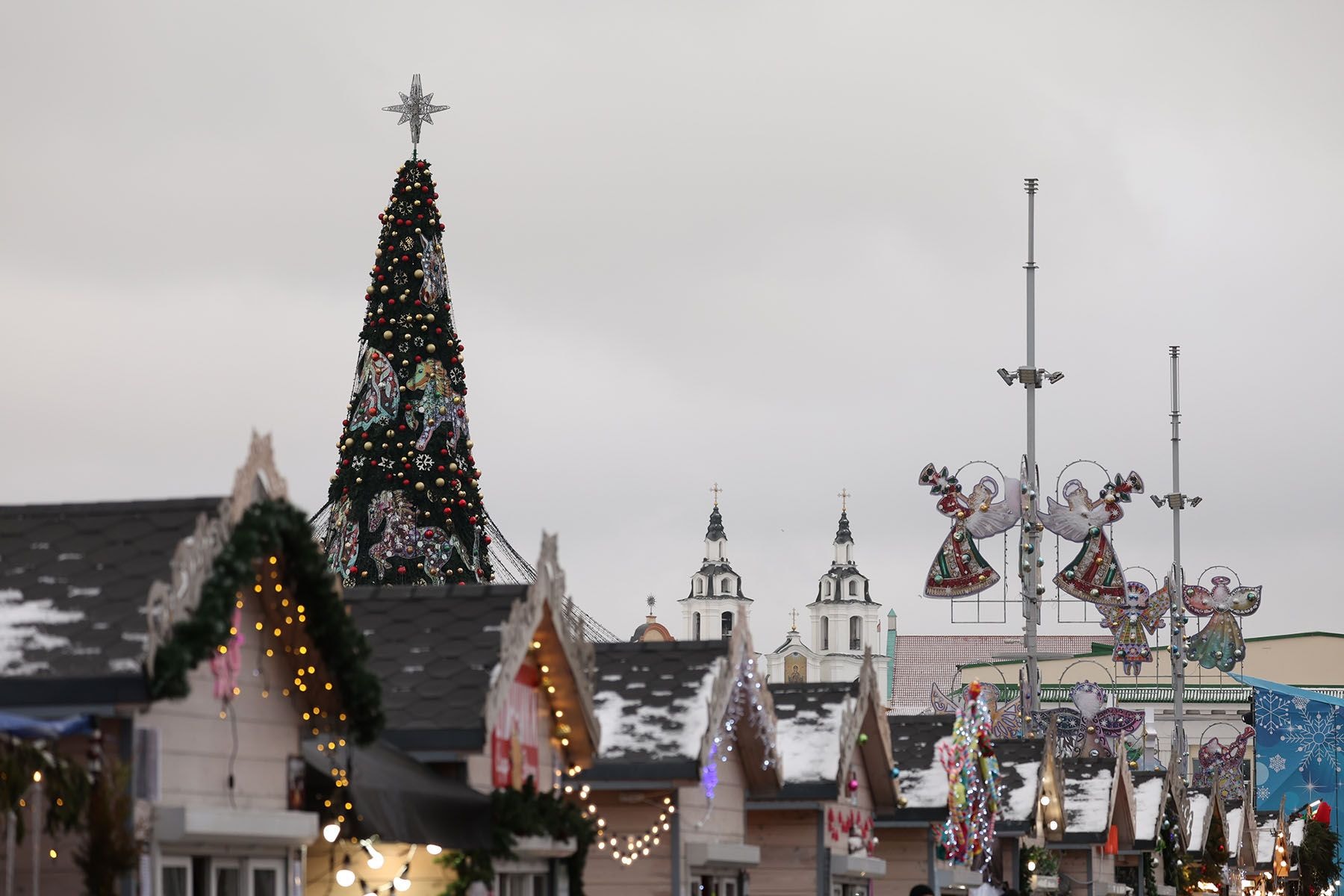 Ярмарочные ряды на проспекте Победителей