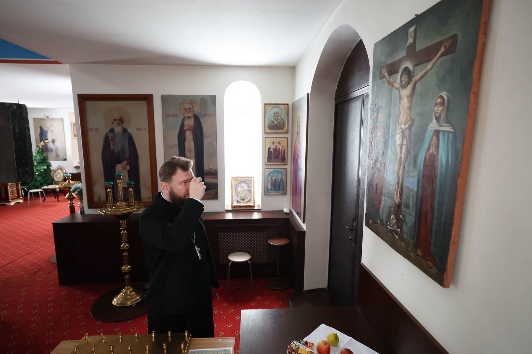 как священник строит храм