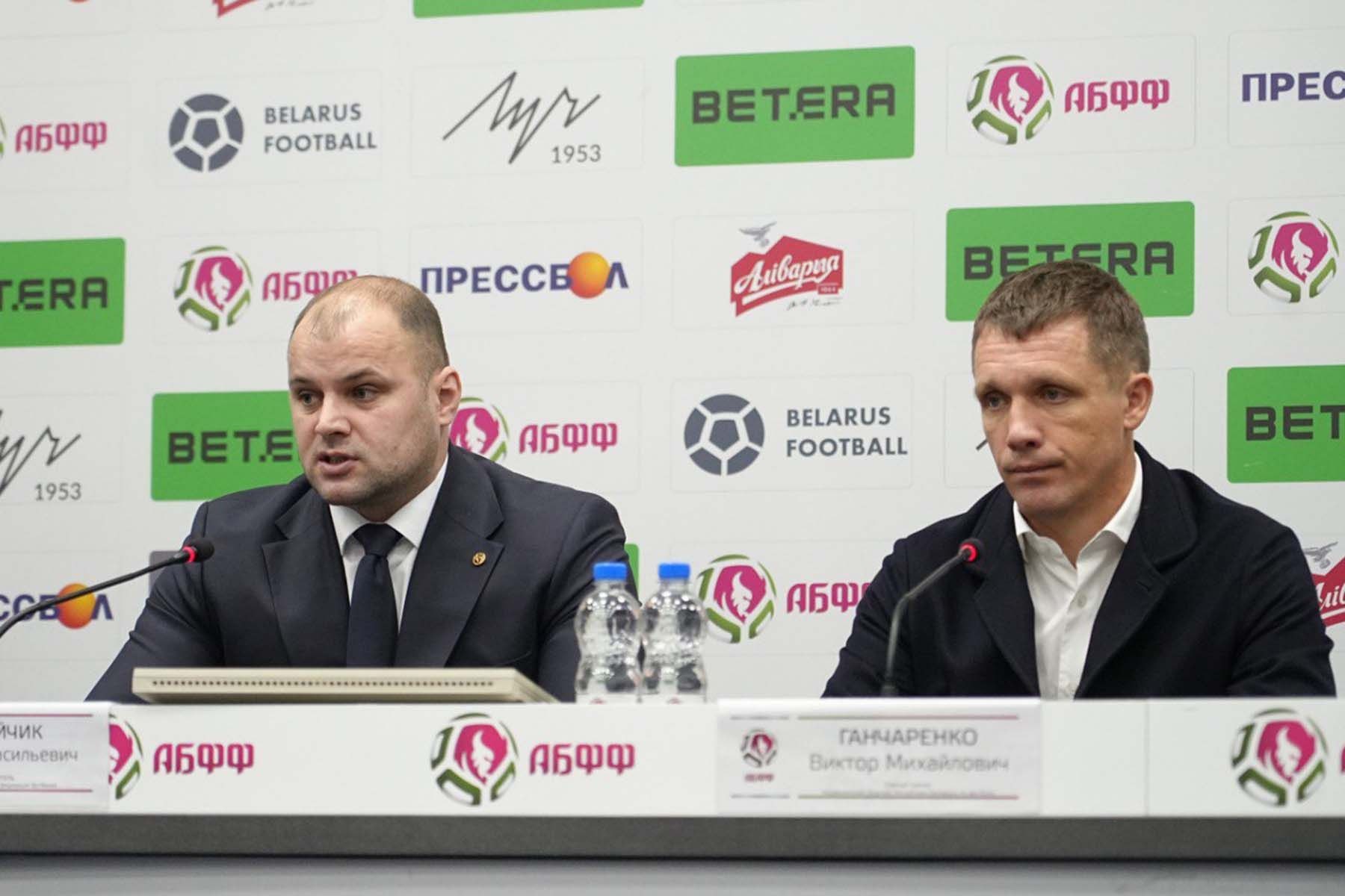 Председатель АБФФ Евгений Булойчик (слева) и главный тренер сборной Беларуси Виктор Ганчаренко