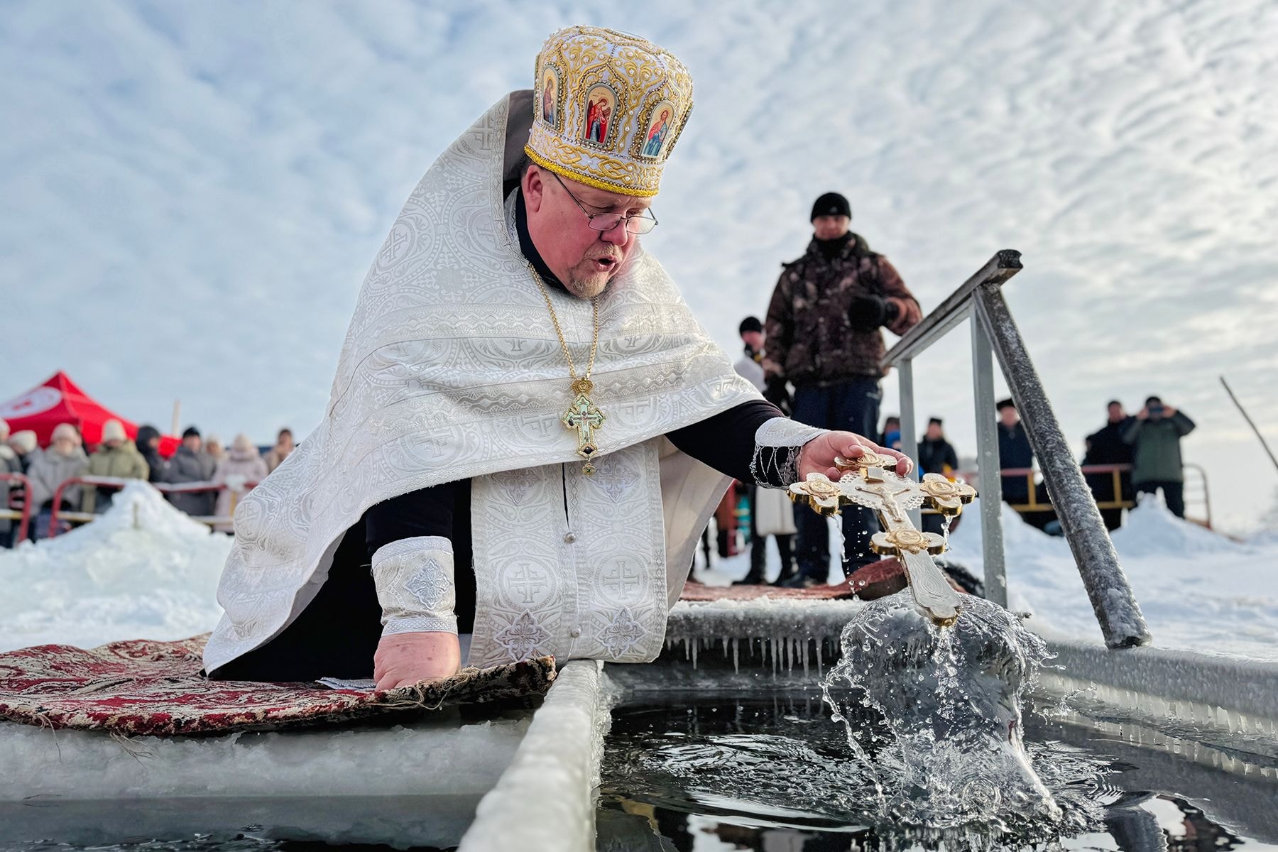 Обряд окунания в купель в Добруше