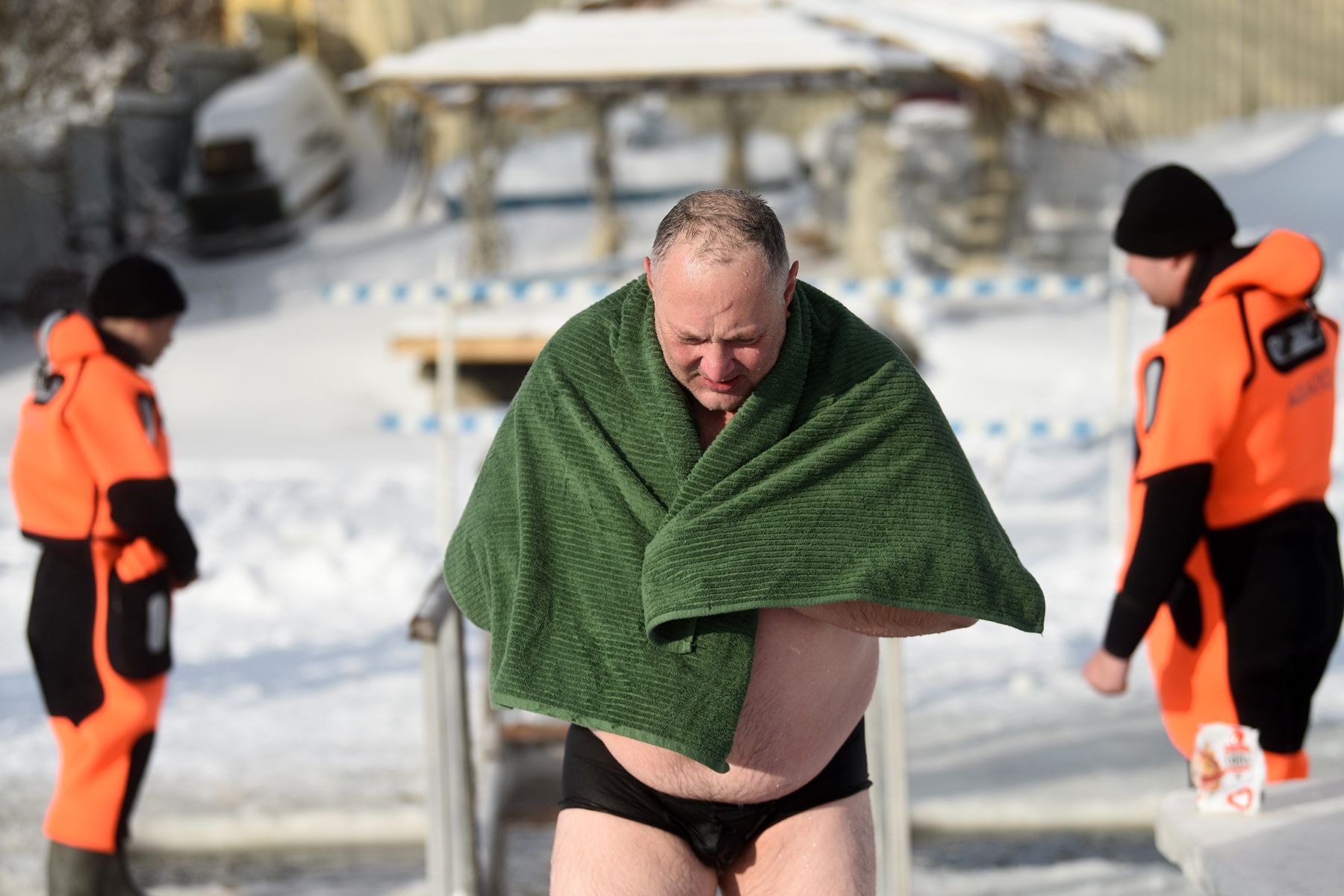 Обряд окунания в купель в Добруше