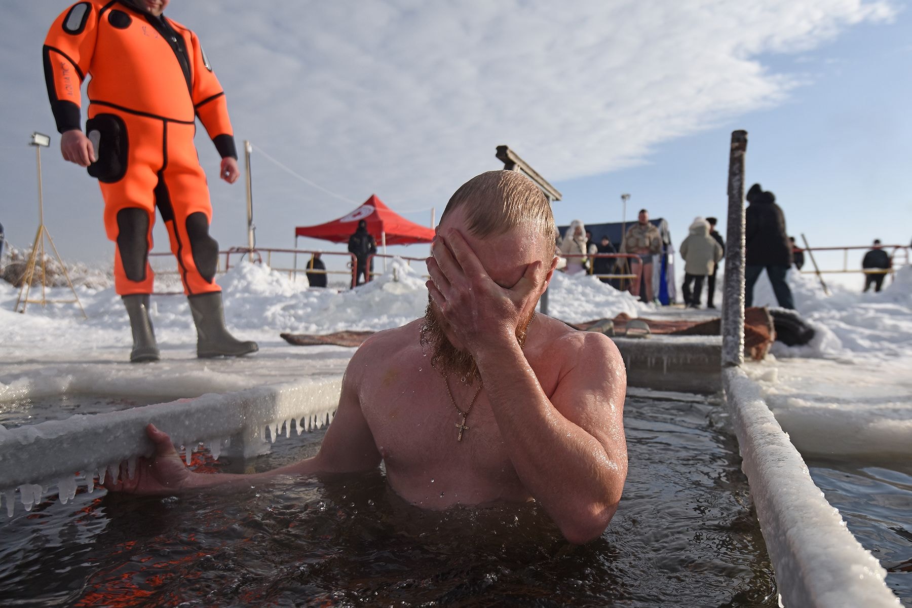 Обряд окунания в купель в Добруше