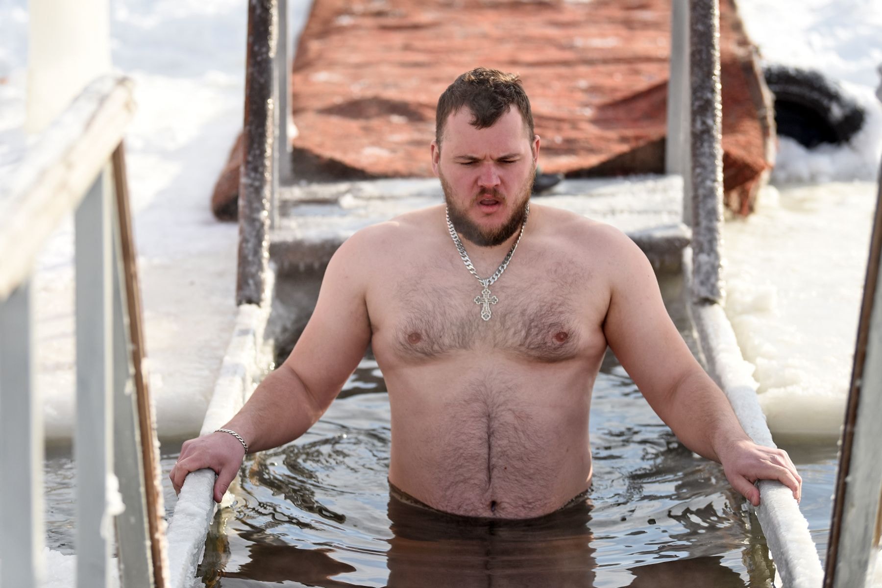 Обряд окунания в купель в Добруше