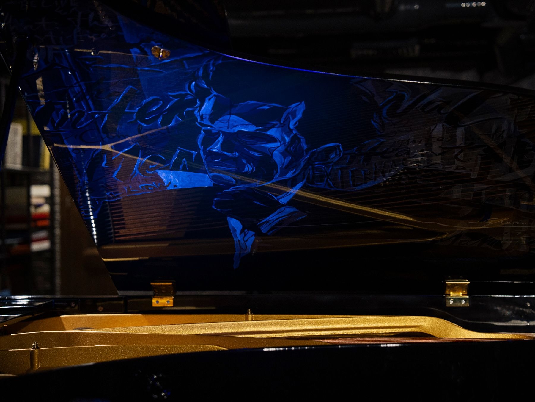 Расписанный корпус рояля