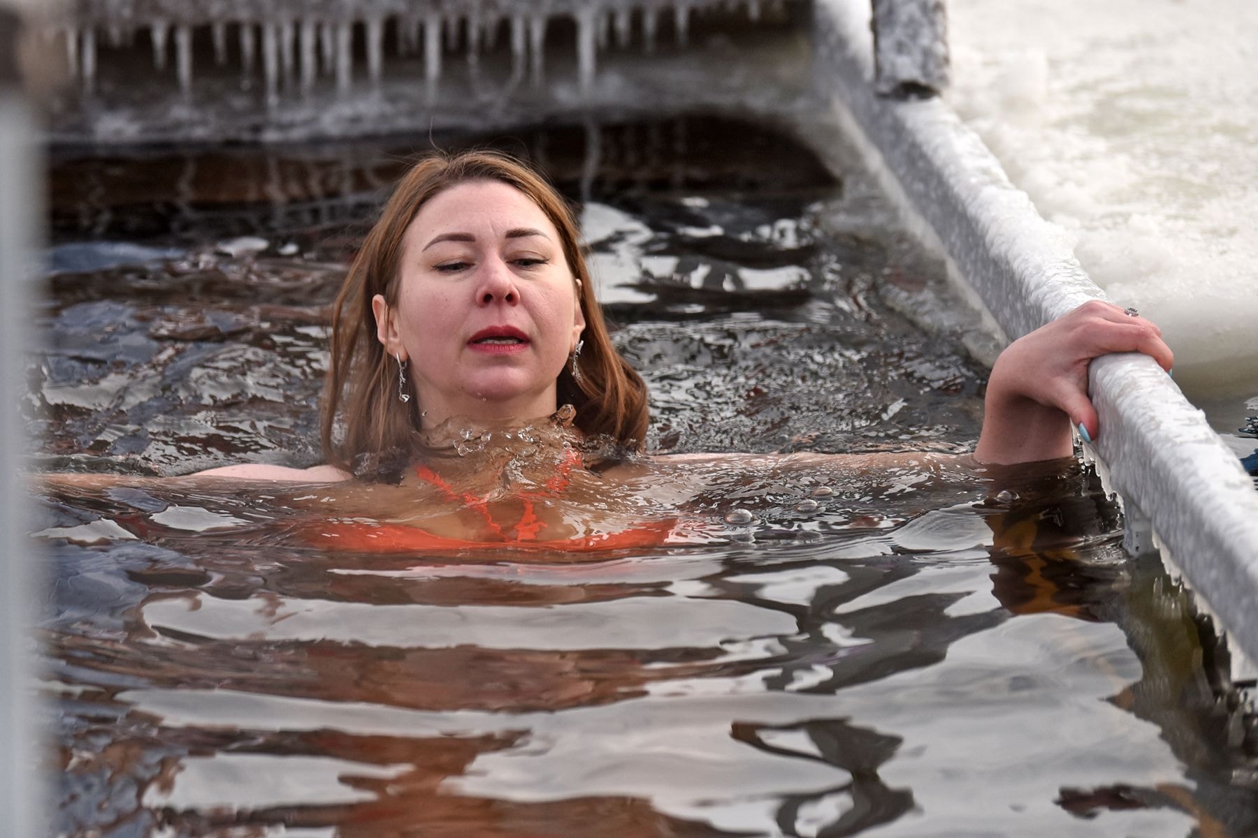 Обряд окунания в купель в Добруше