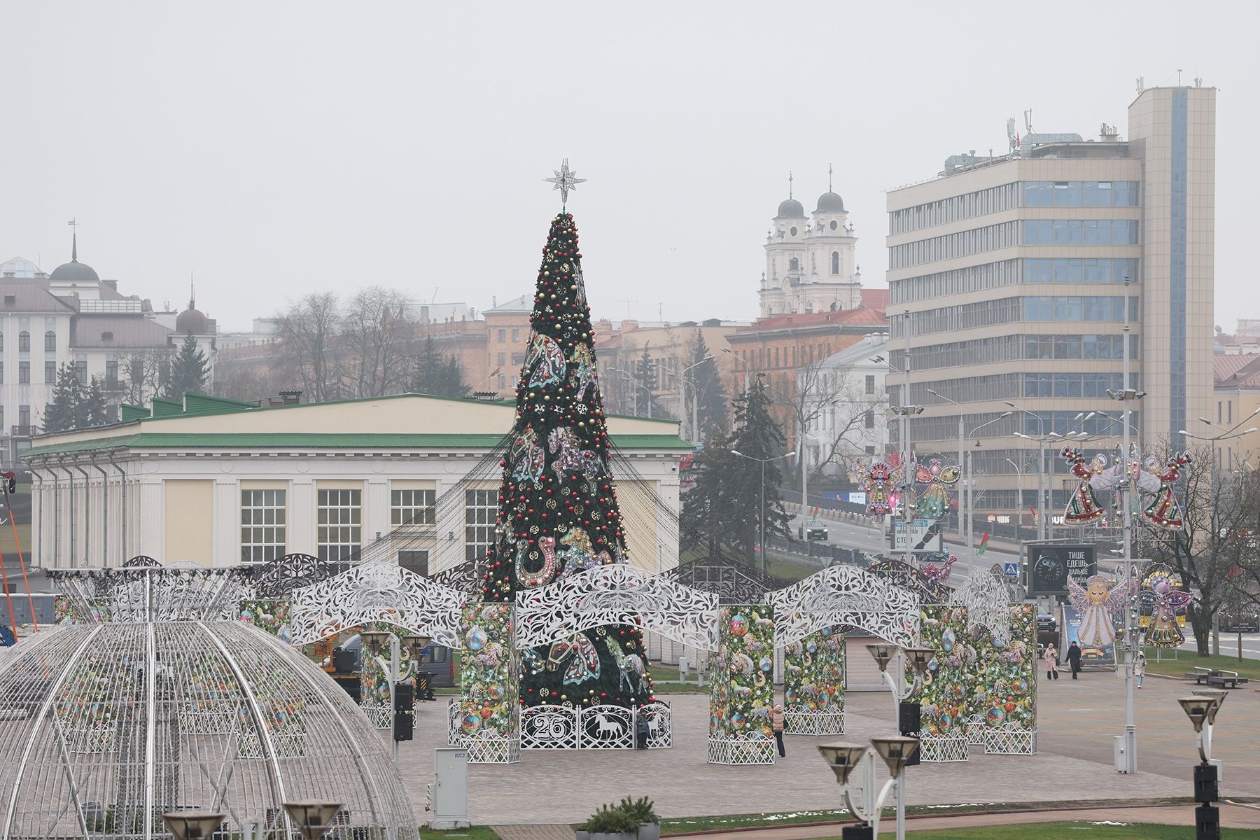 Елка у Дворца спорта