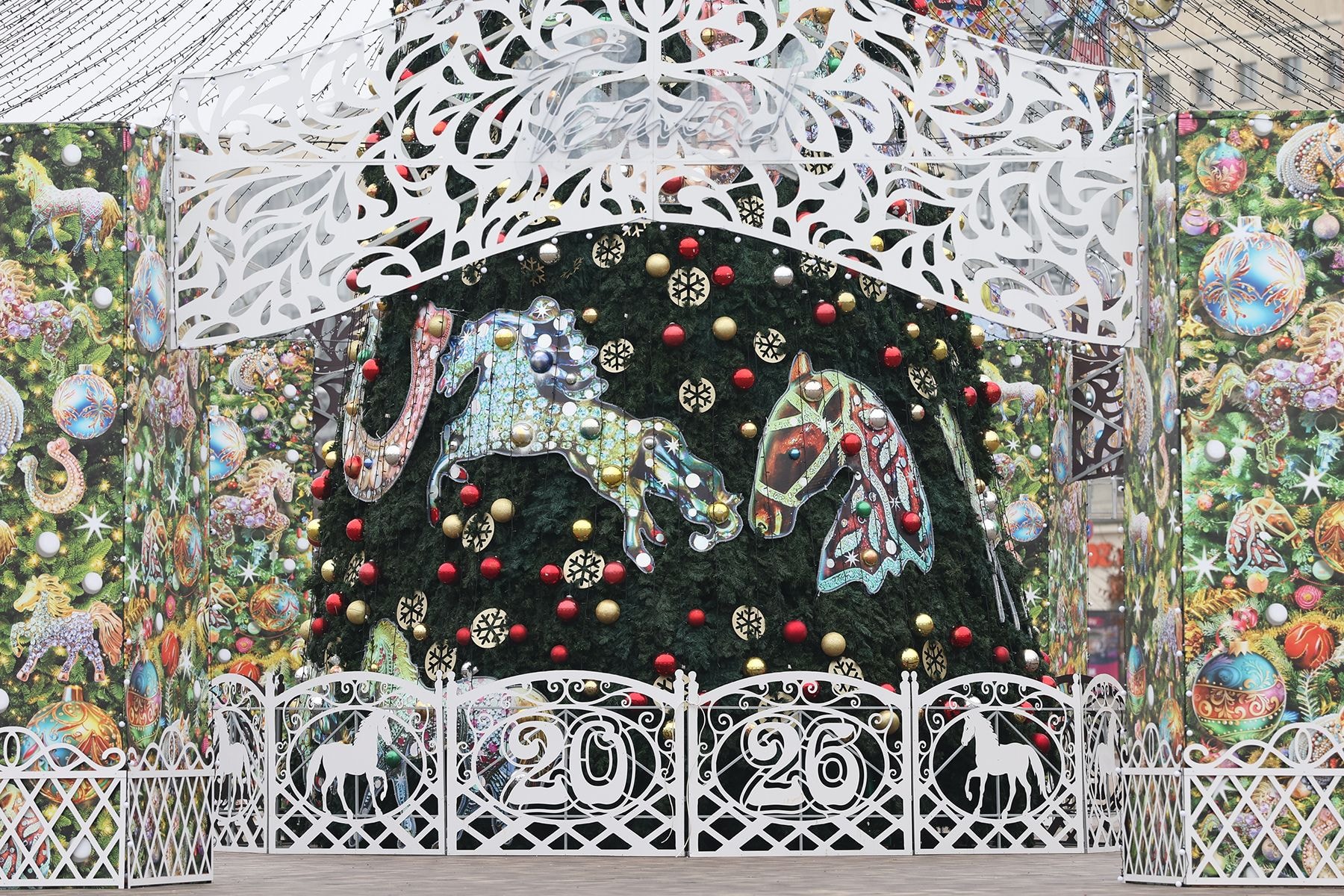 Елка у Дворца спорта