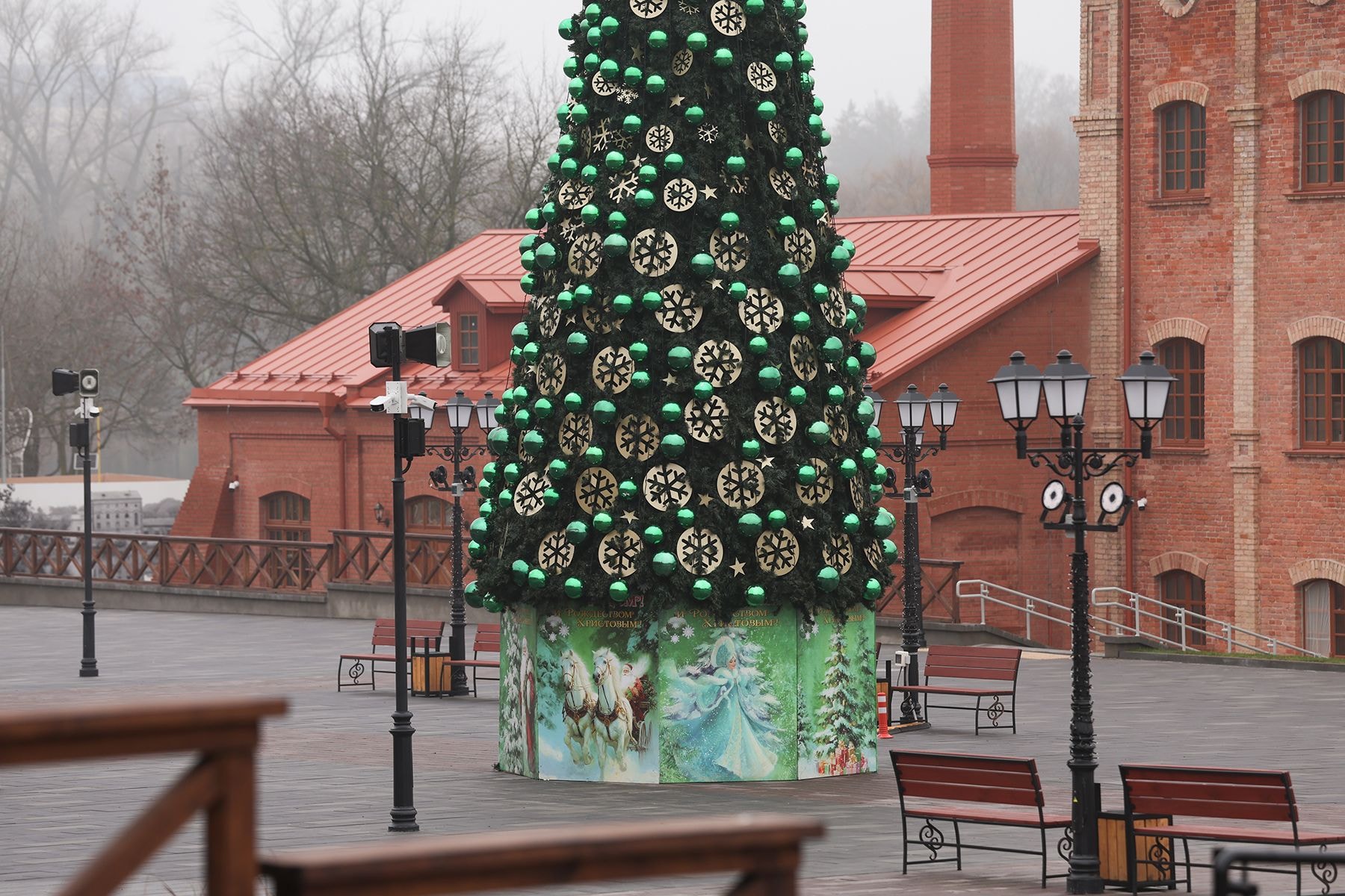 Елка в культурно-историческом комплексе «Лошицкий».