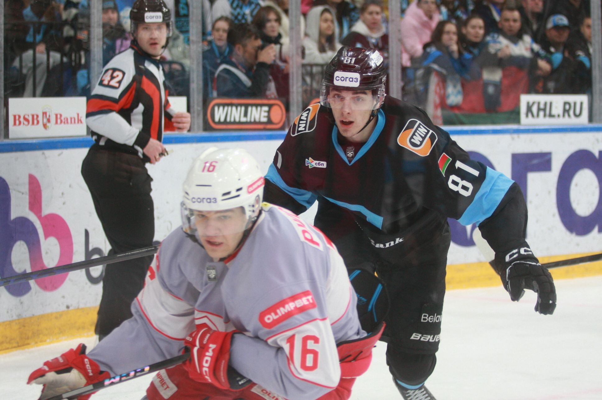 Игровой момент матча