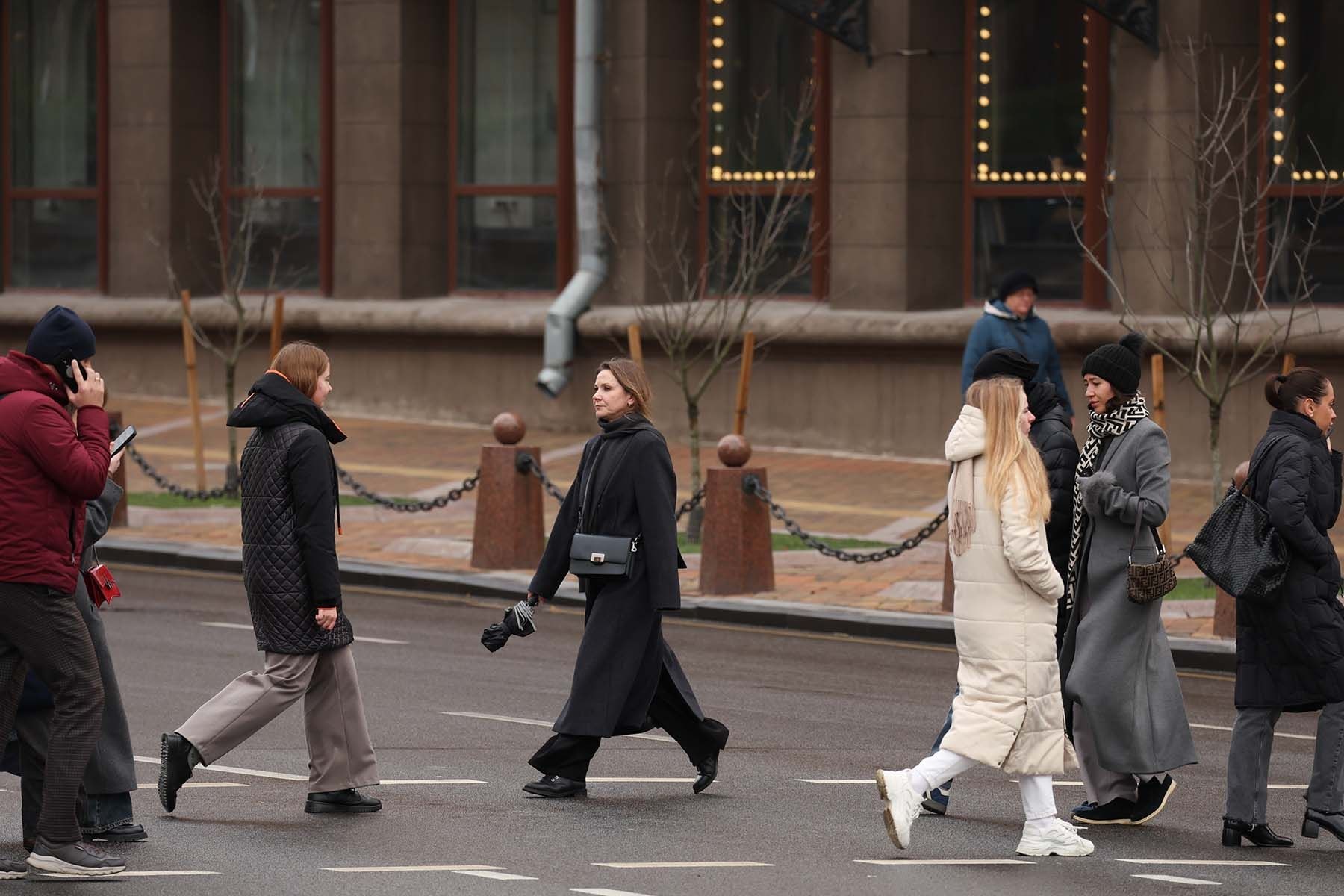 Минчане на улице города