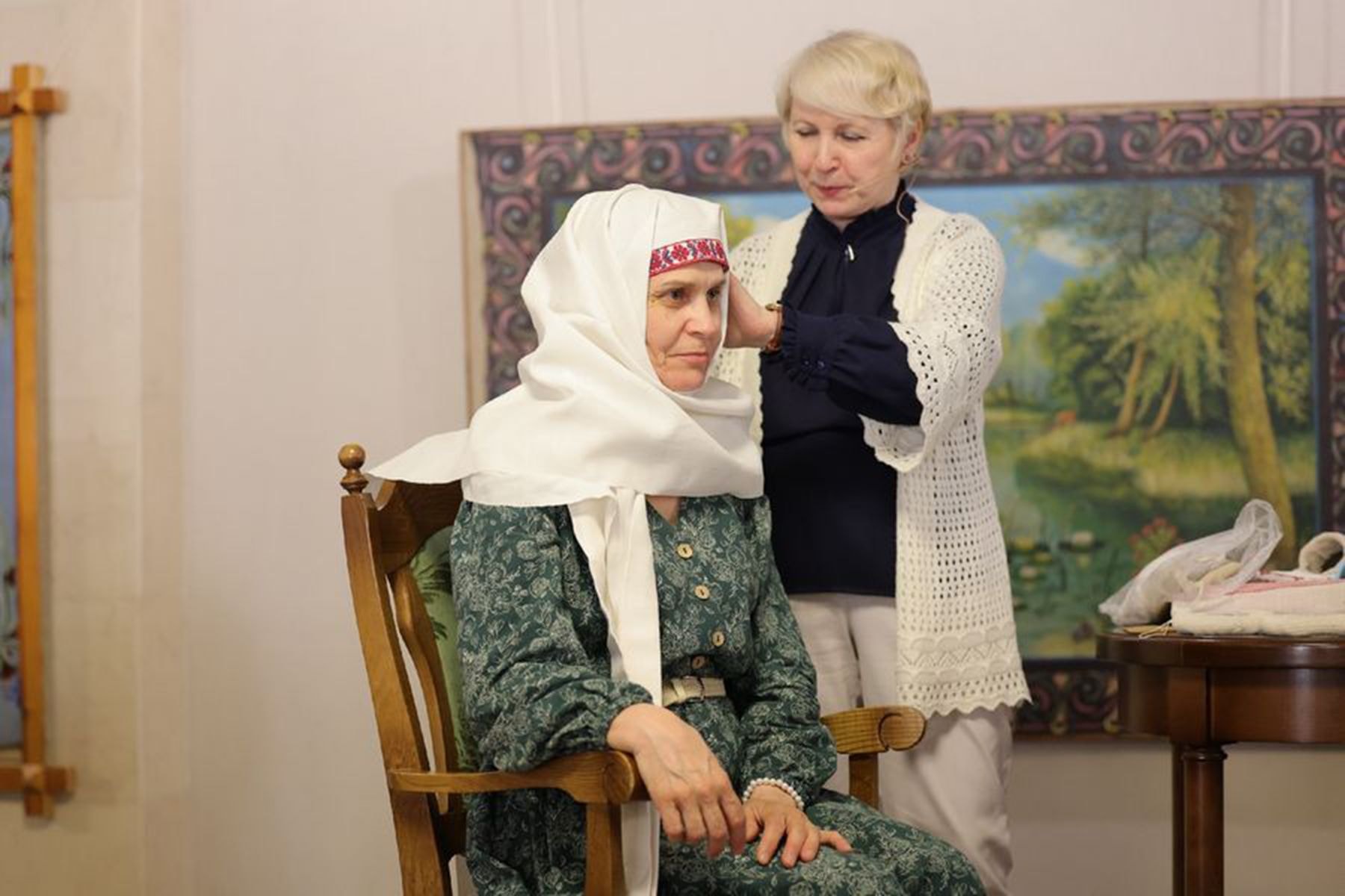 Мастер-класс по завязыванию намитки. © Большой театр Беларуси 