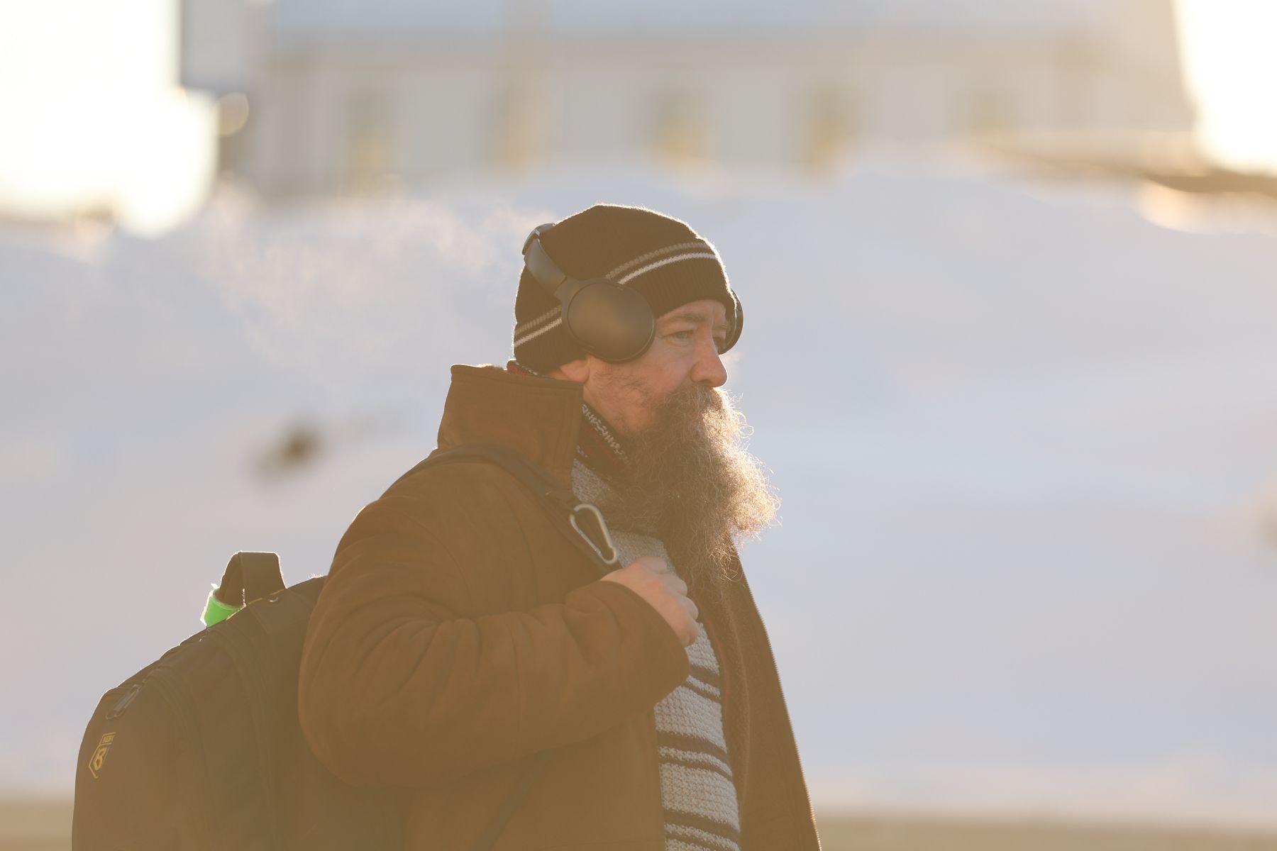 Мужчина в наушниках