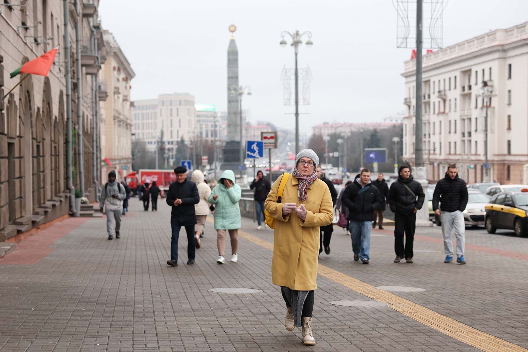 Минчане на улице города