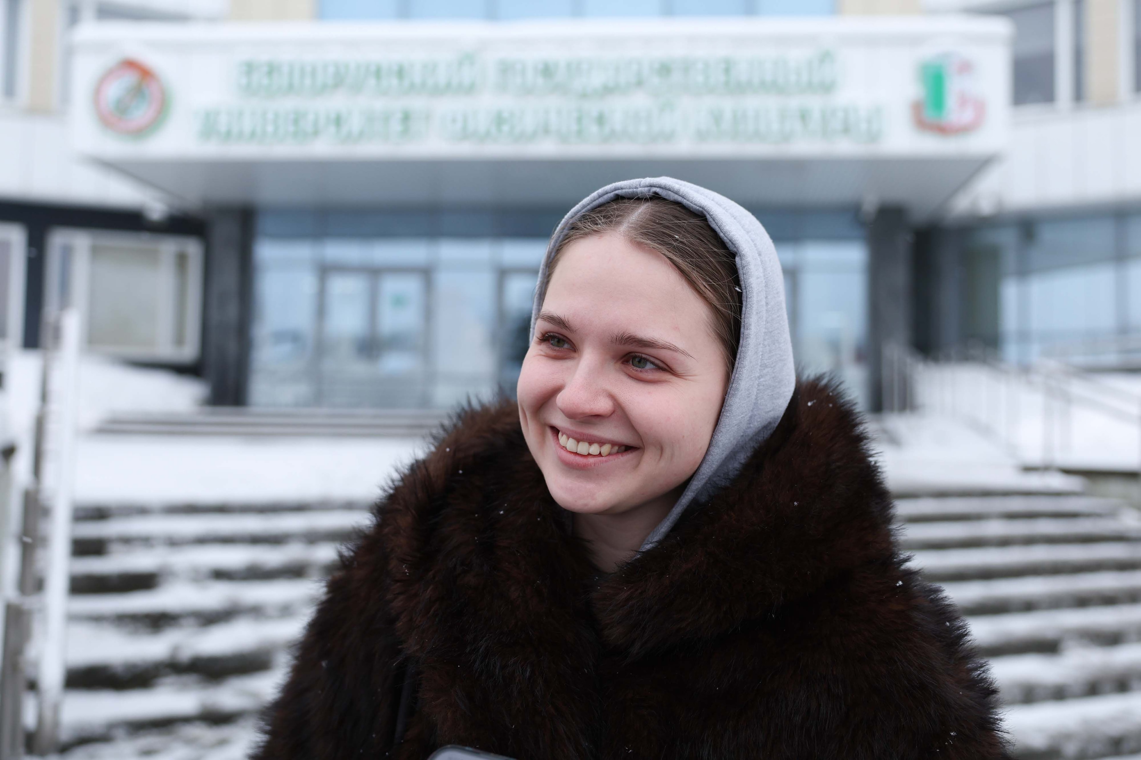 Тренер по спортивной гимнастике и заочница БГУФК Полина. © Павел Орловский, Times.by