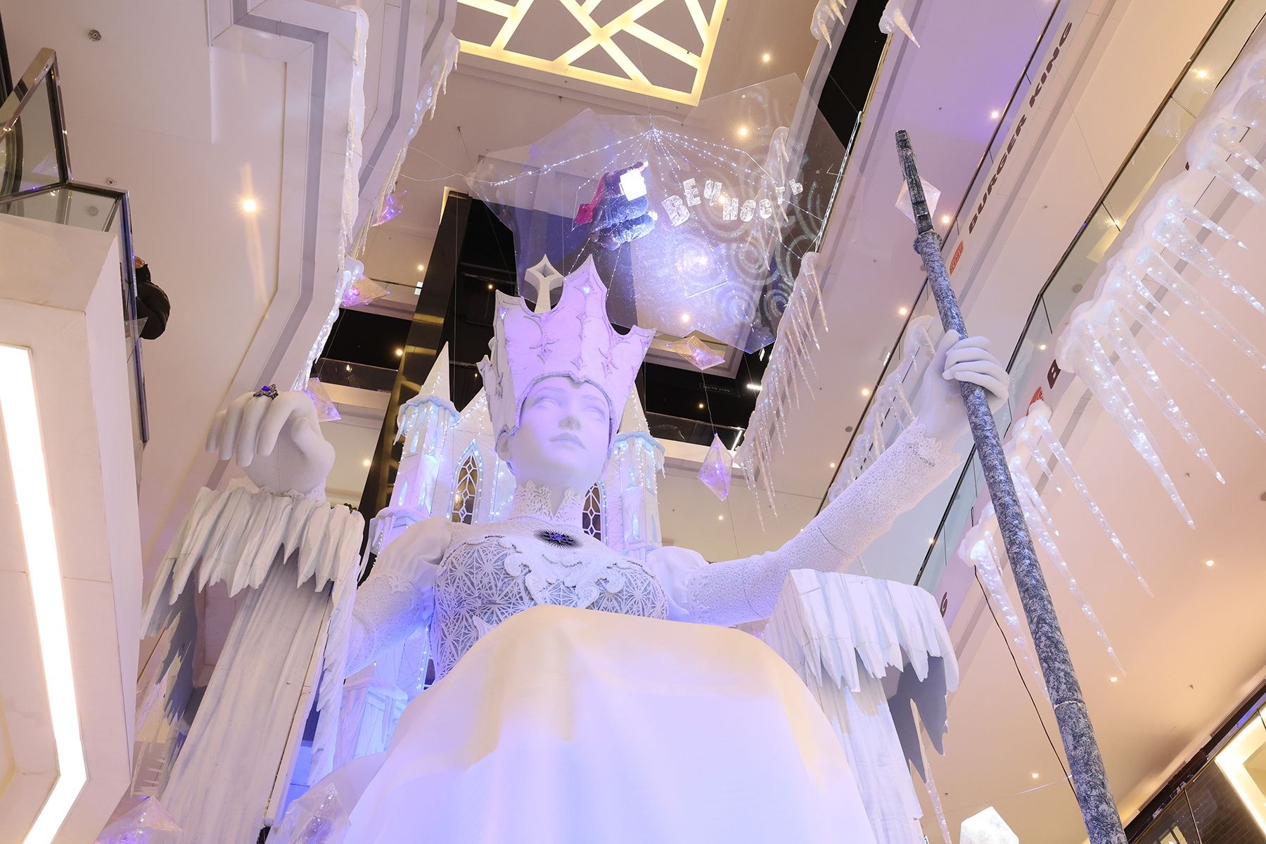 Праздничное оформление ТЦ Galeria