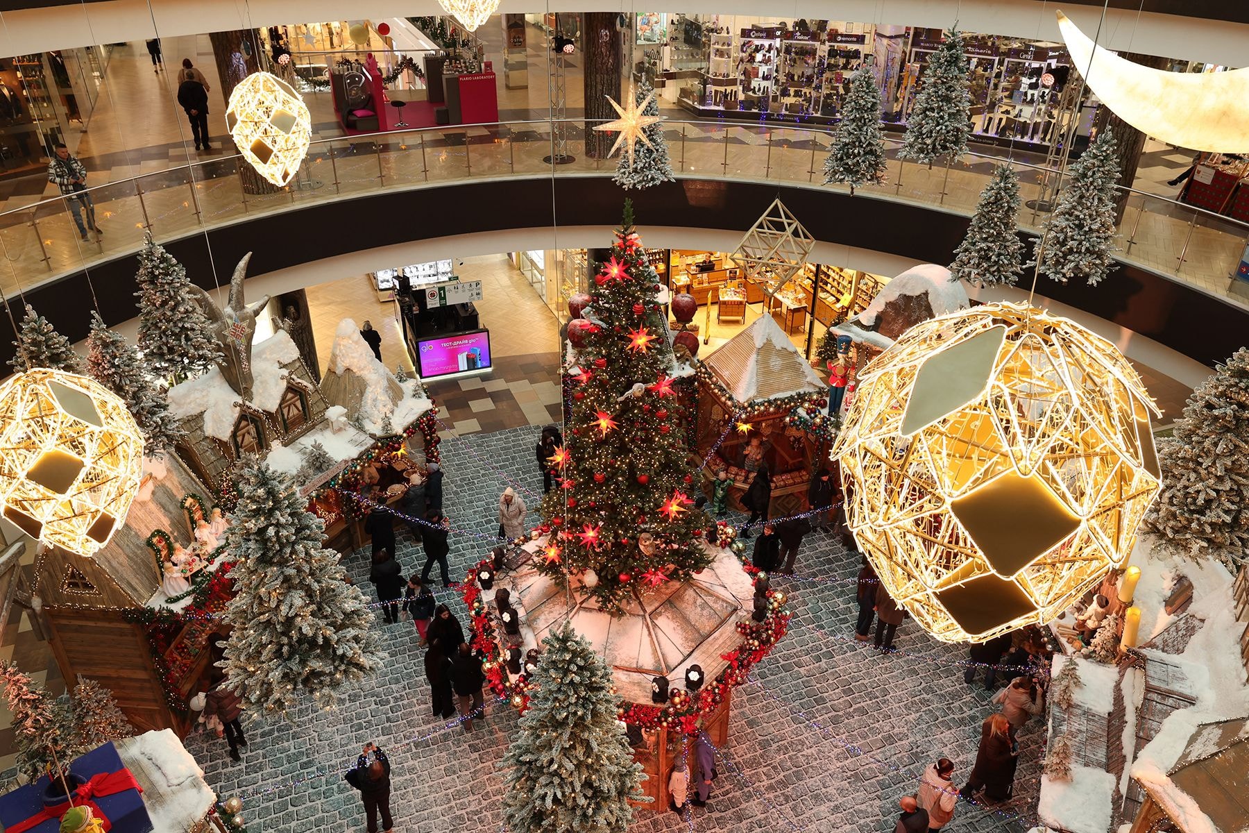 Праздничное оформление Dana Mall