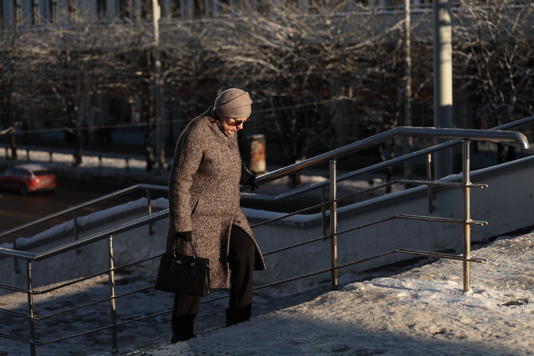 Пожилая женщина