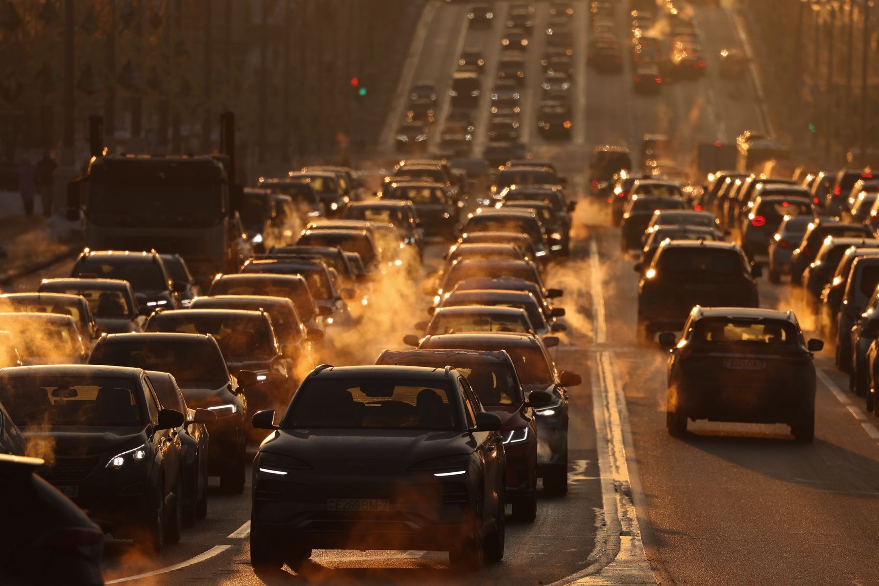 Машины на проспекте Независимости