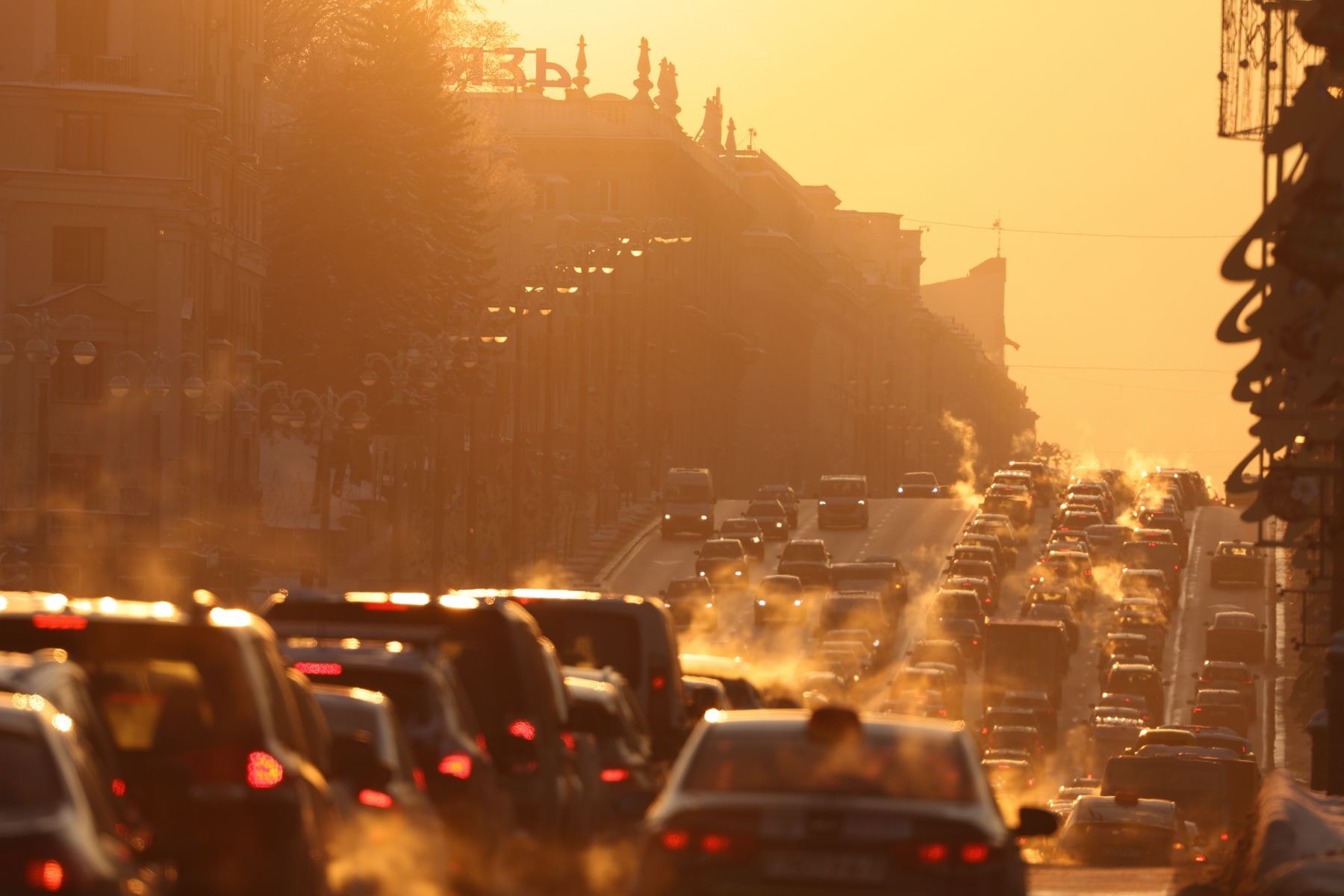 Проспект Независимости в лучах заката