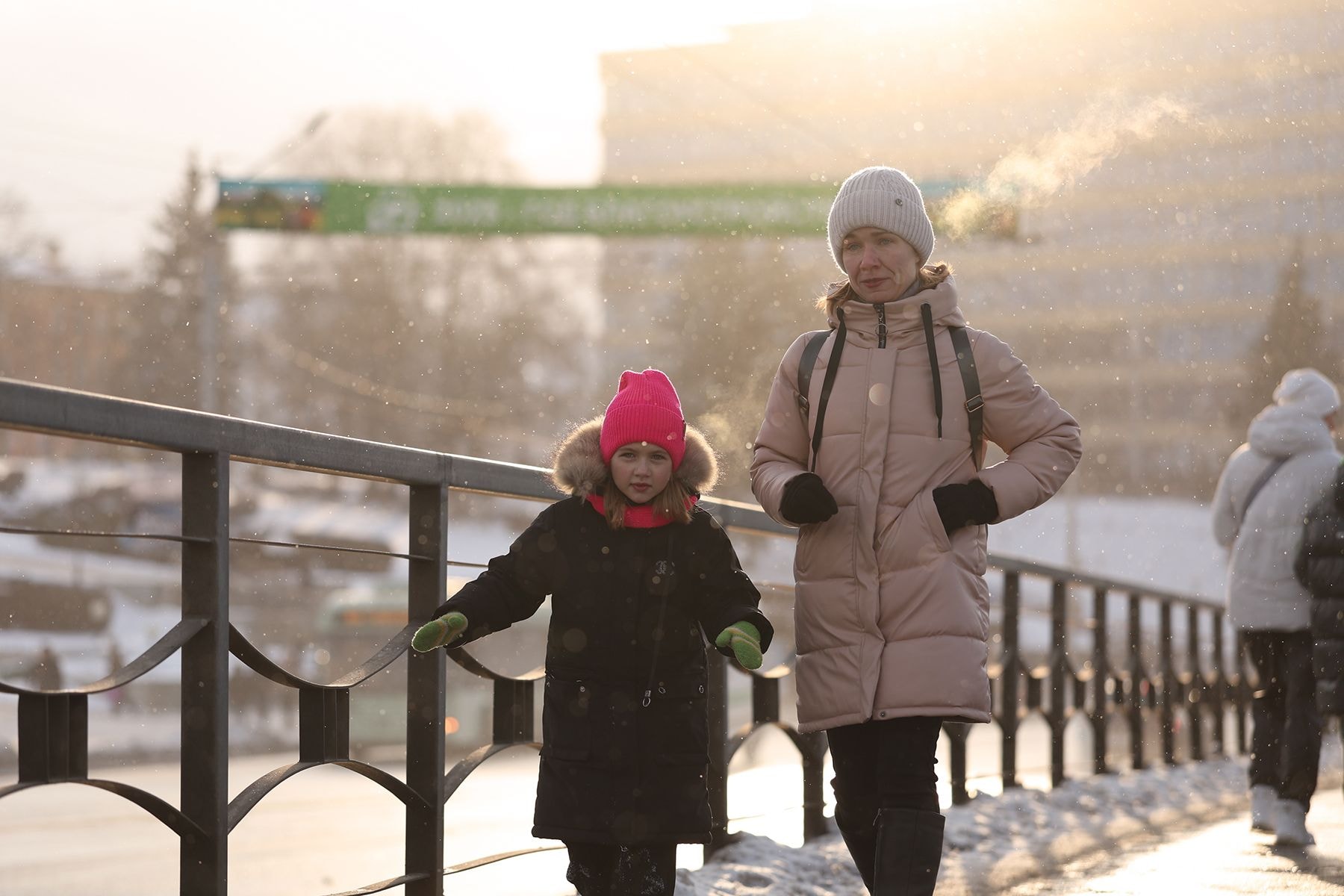 Женщина с дочерью