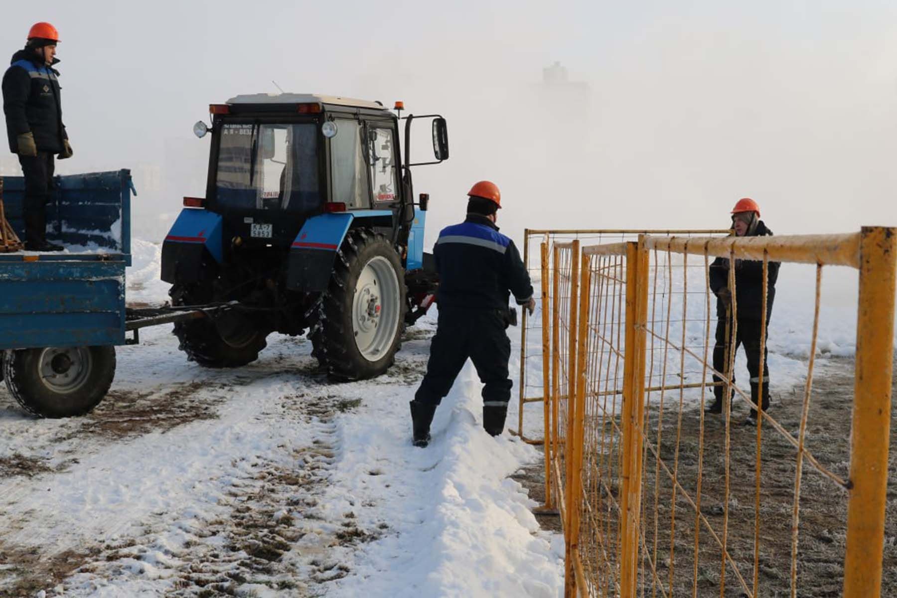 Энергетики работают не месте порыва теплотрассы. © Минэнерго Официальный, Telegram