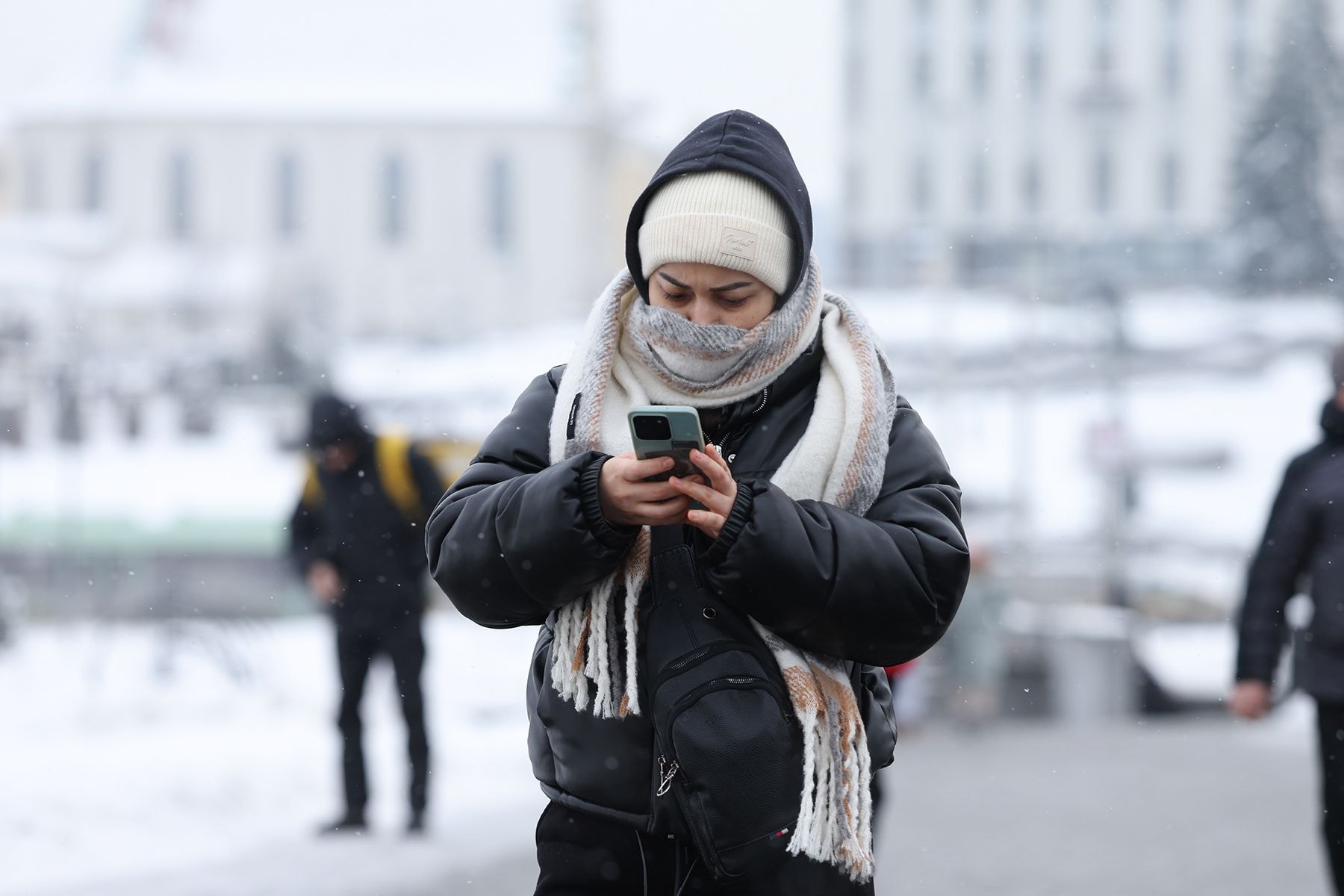 женщина с телефоном