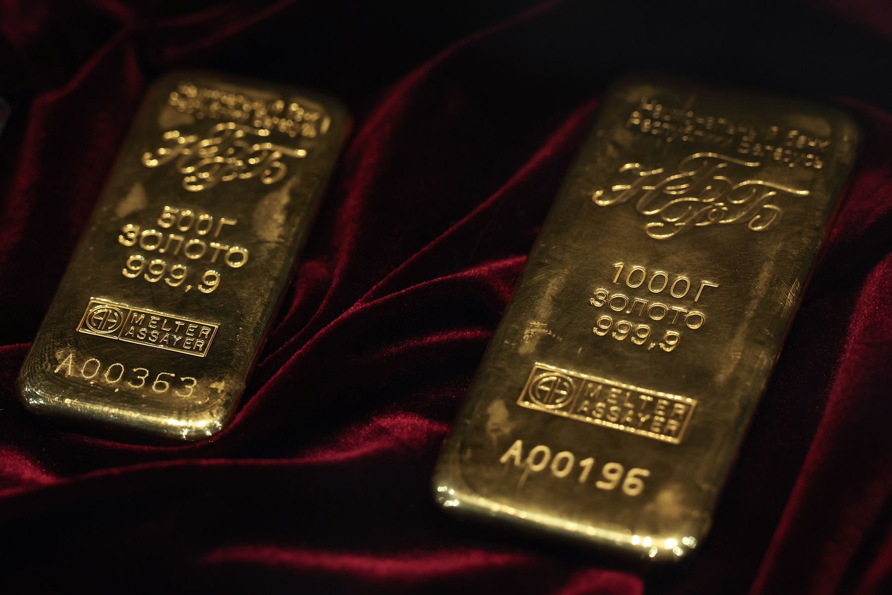золотые слитки