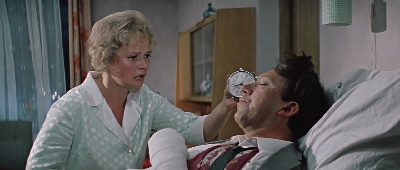 Кадр из фильма «Бриллиантовая рука»