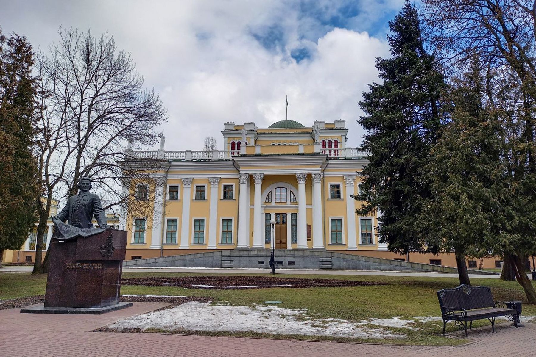 Дворец Румянцевых и Паскевичей