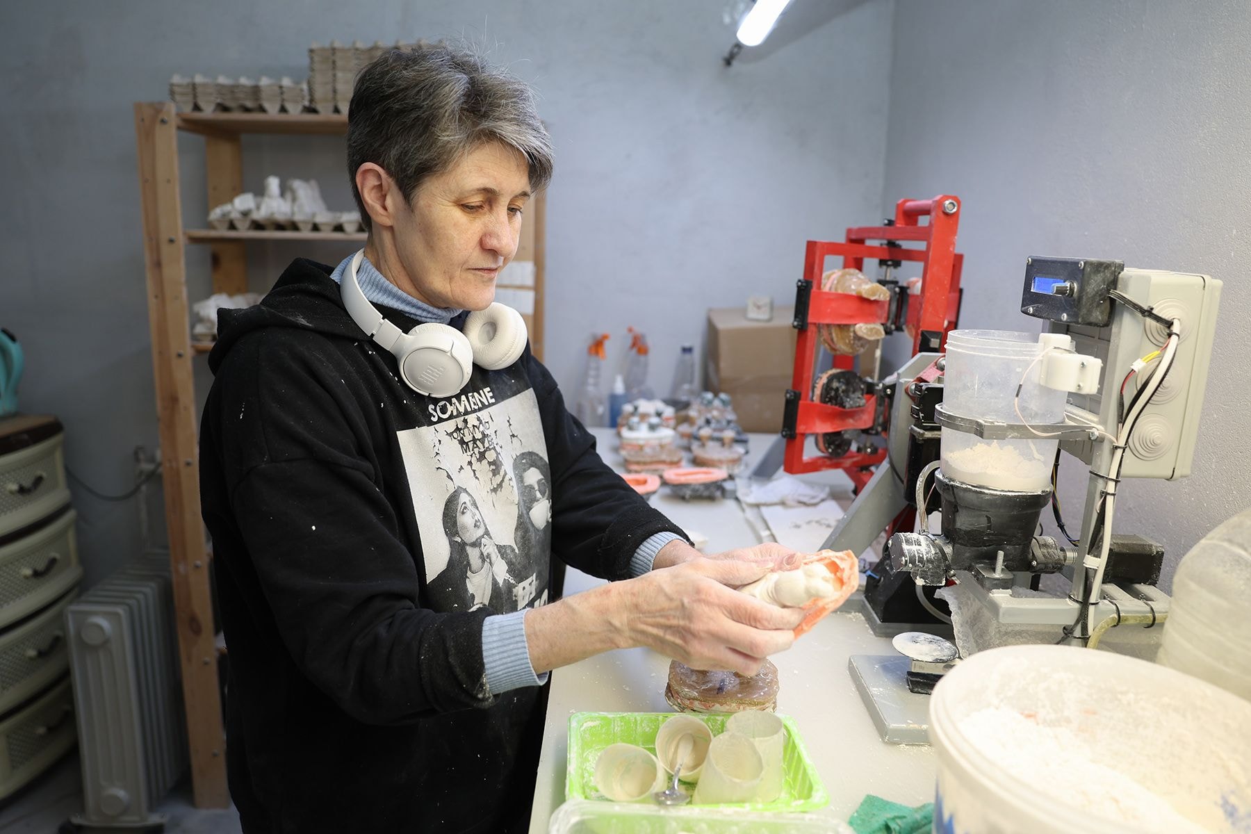 На фабрике елочных игрушек «Грай»