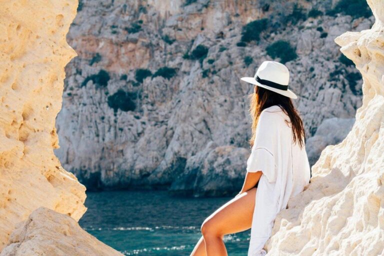 The Stylish Modern Accessory Trends for an Eye-Catching Summer Look
